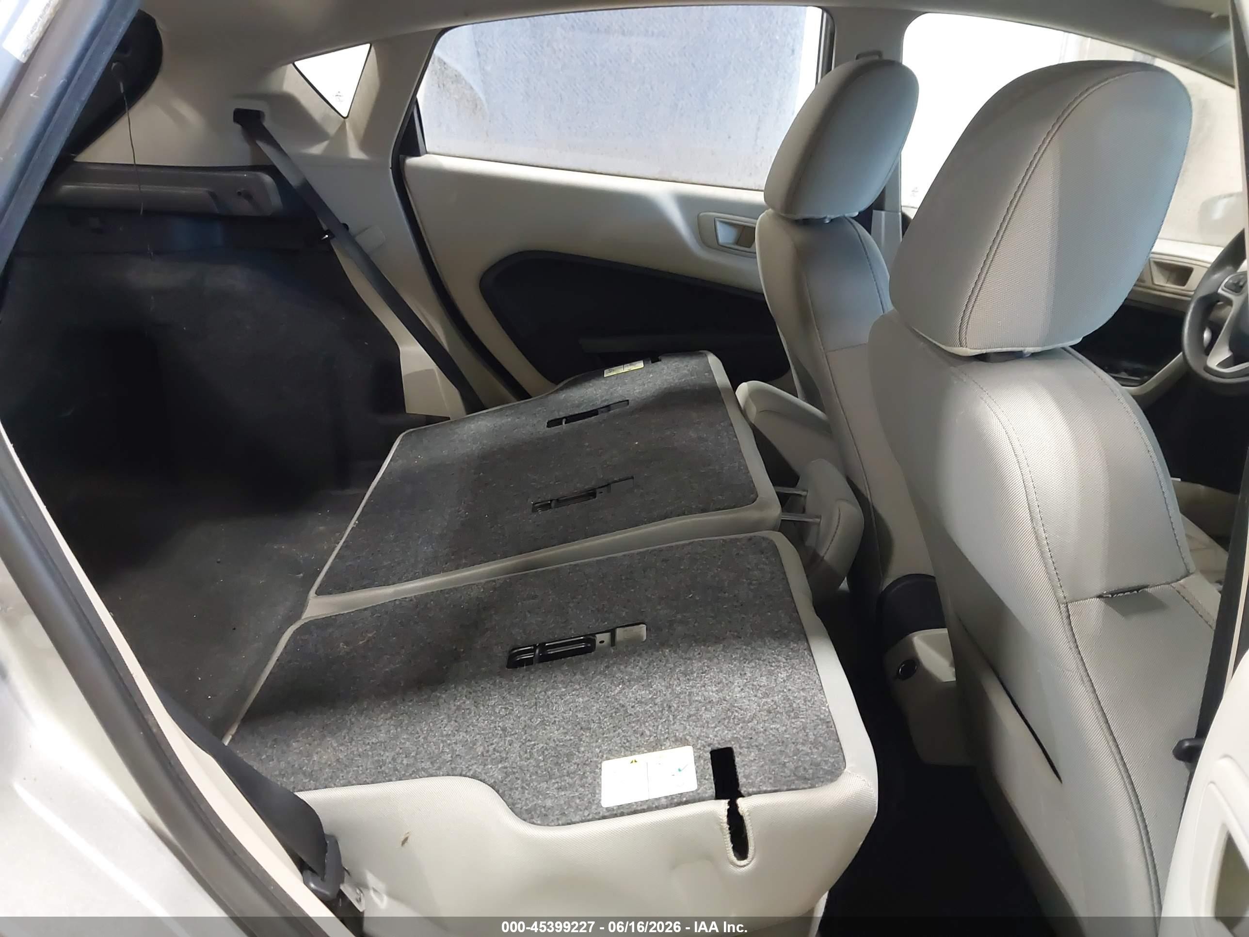 2011 Ford Fiesta Se Silver vin: 3FADP4EJ5BM134062