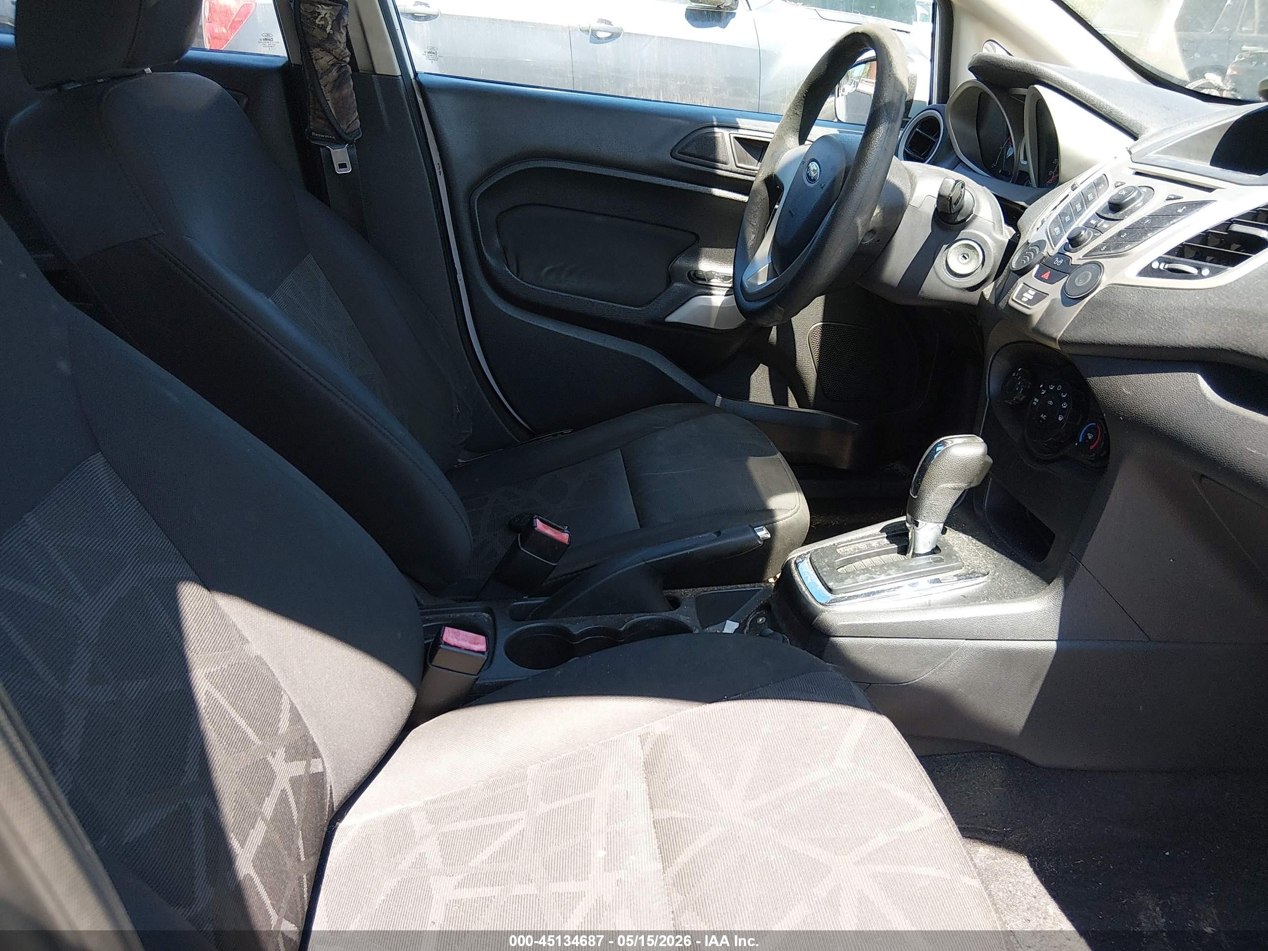2011 Ford Fiesta Se Белый vin: 3FADP4EJ5BM191362