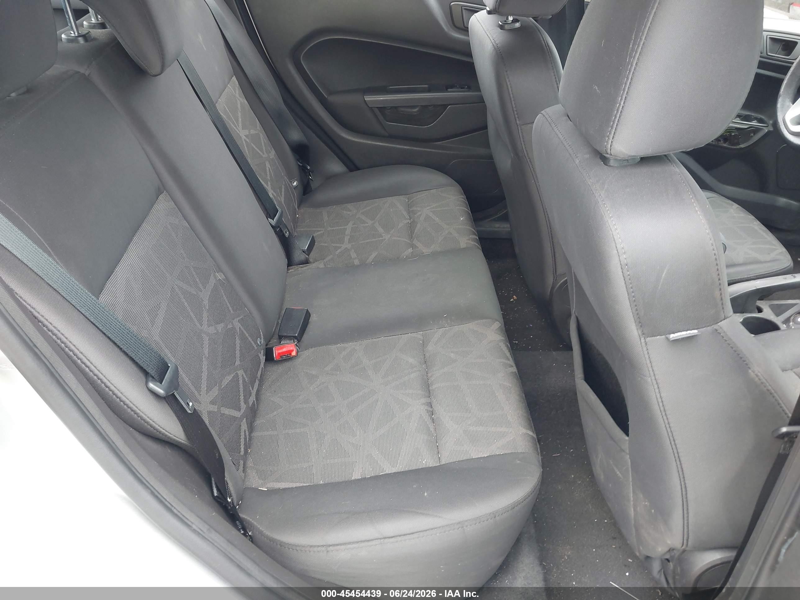 2012 Ford Fiesta Se Silver vin: 3FADP4EJ5CM207903