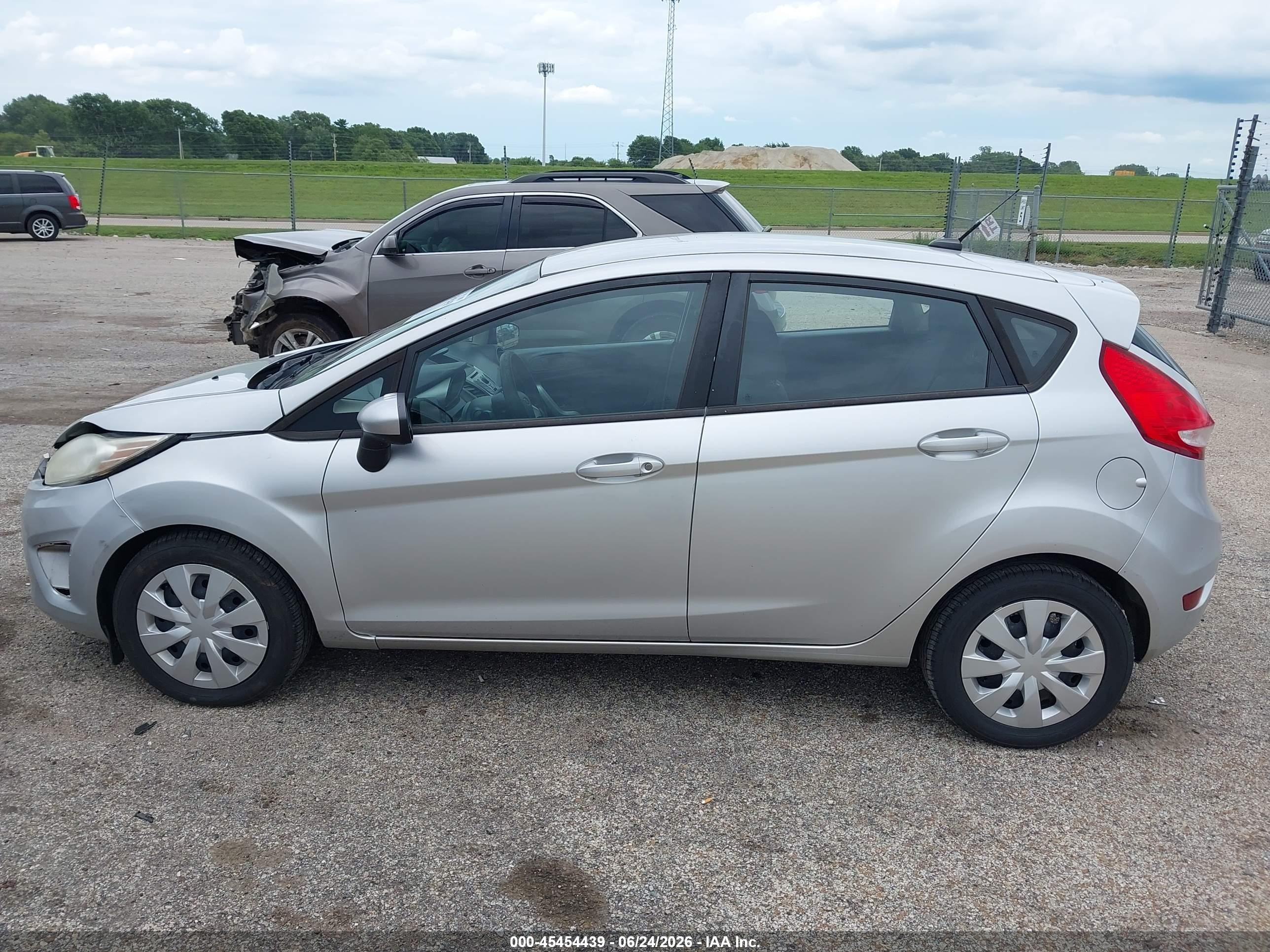 2012 Ford Fiesta Se Silver vin: 3FADP4EJ5CM207903