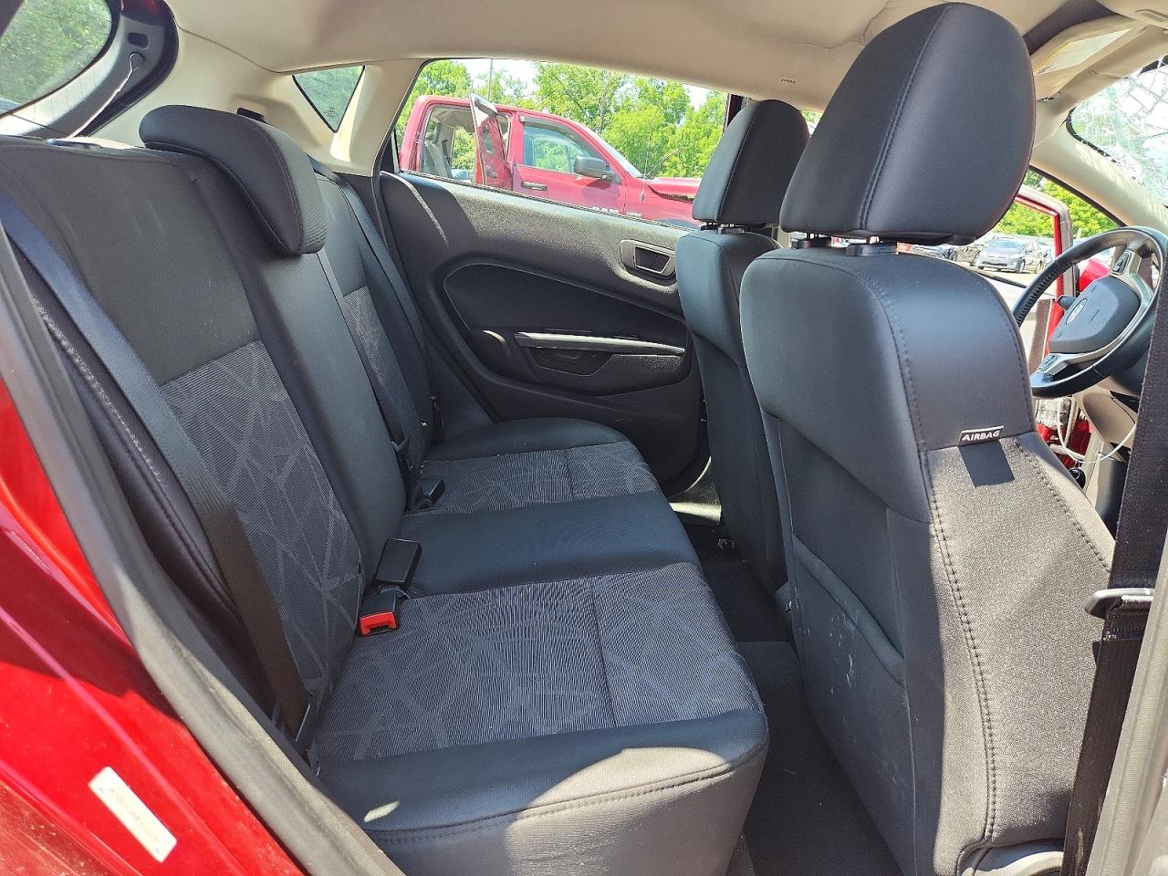 2013 Ford Fiesta Se Красный vin: 3FADP4EJ5DM103137
