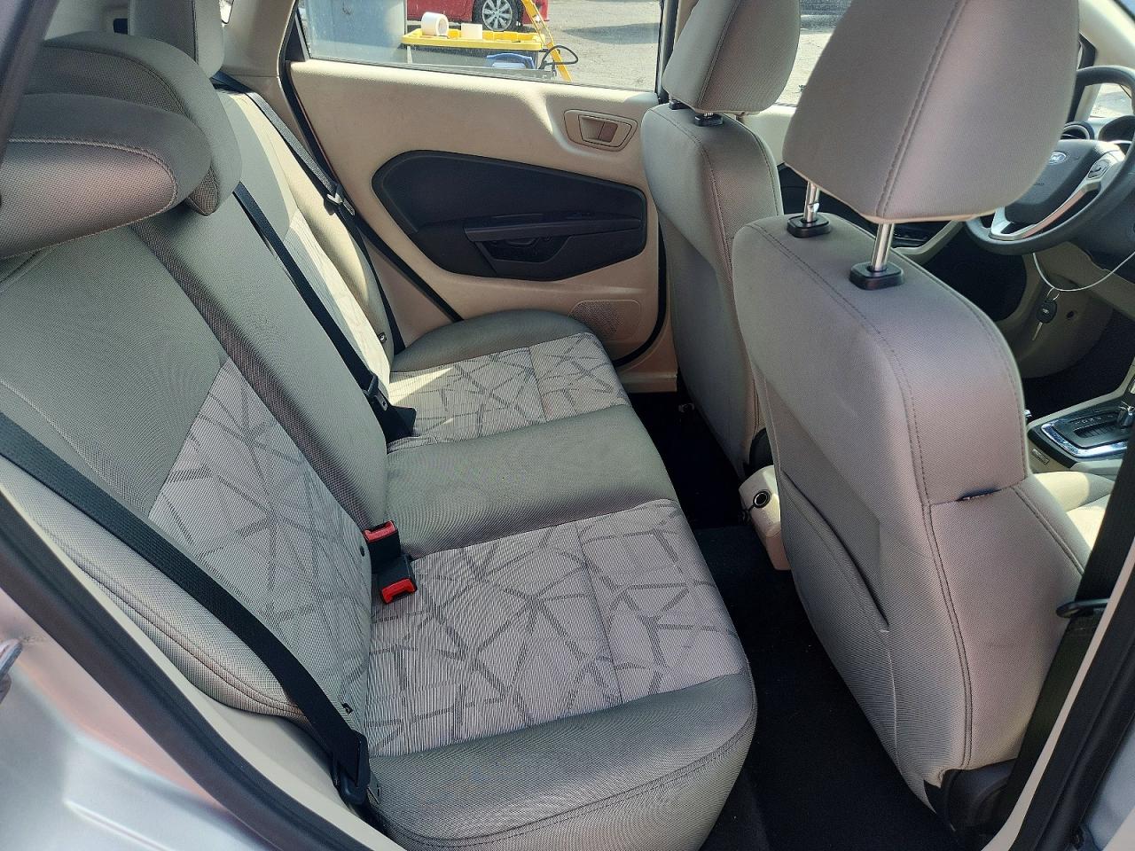 2013 Ford Fiesta Se Silver vin: 3FADP4EJ5DM107303