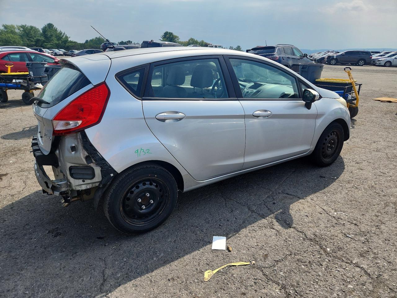 2013 Ford Fiesta Se Silver vin: 3FADP4EJ5DM107303