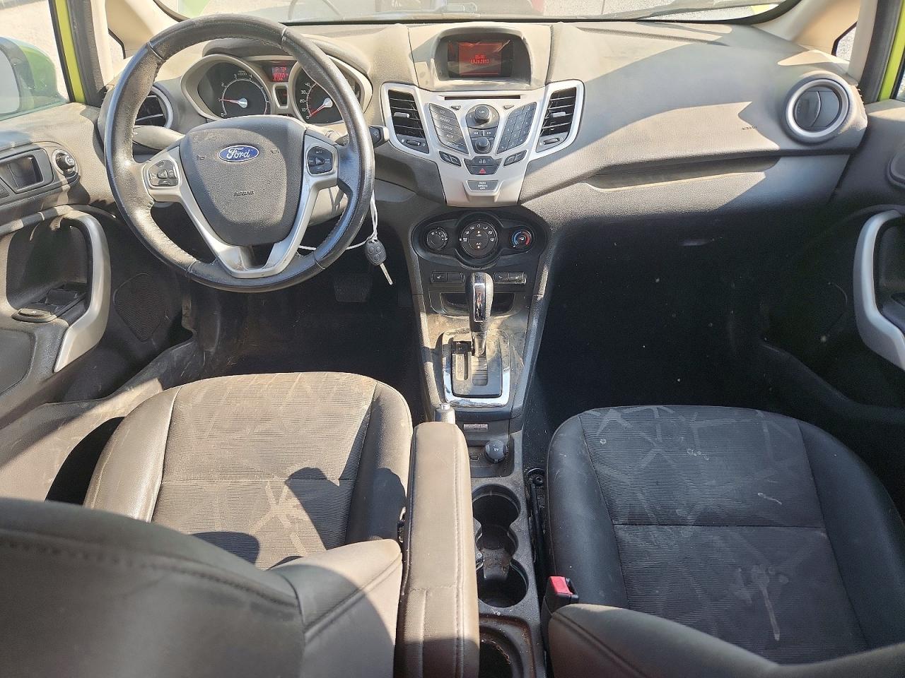 2013 Ford Fiesta Se Зеленый vin: 3FADP4EJ5DM201083