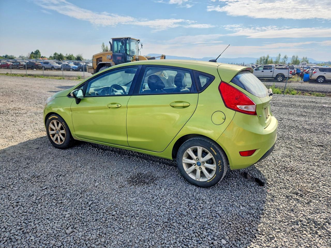 2013 Ford Fiesta Se Зеленый vin: 3FADP4EJ5DM201083