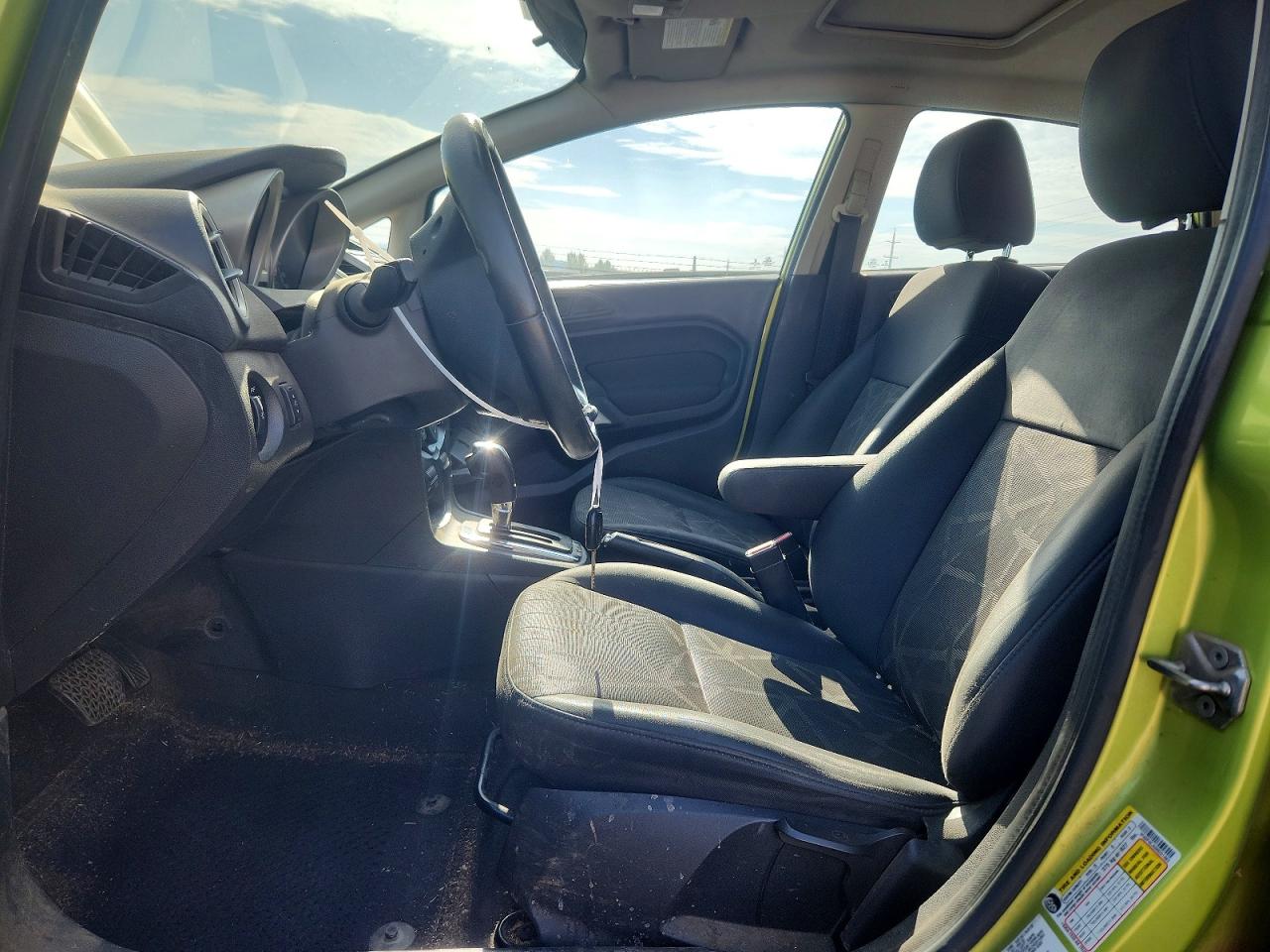 2013 Ford Fiesta Se Зеленый vin: 3FADP4EJ5DM201083