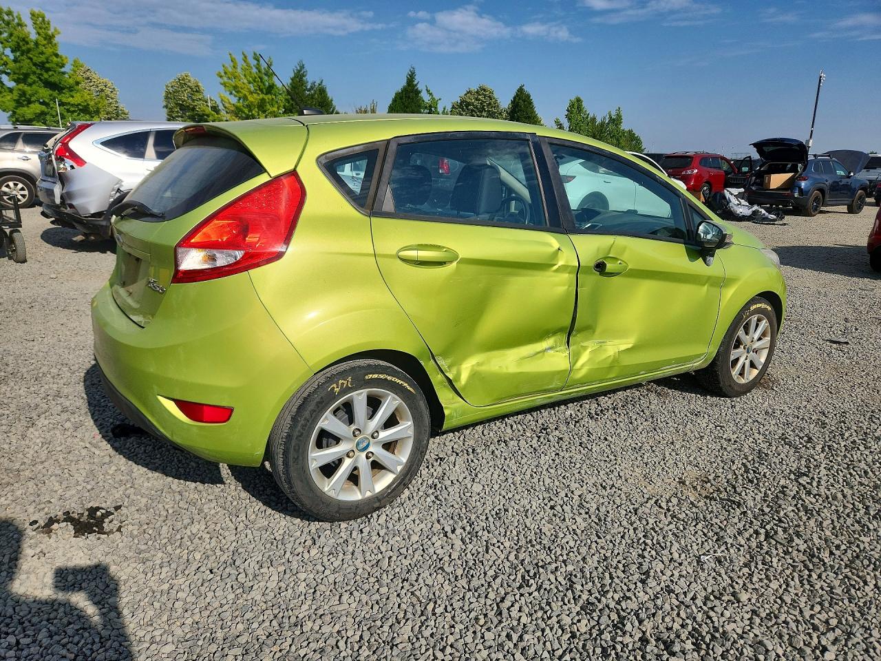 2013 Ford Fiesta Se Зеленый vin: 3FADP4EJ5DM201083