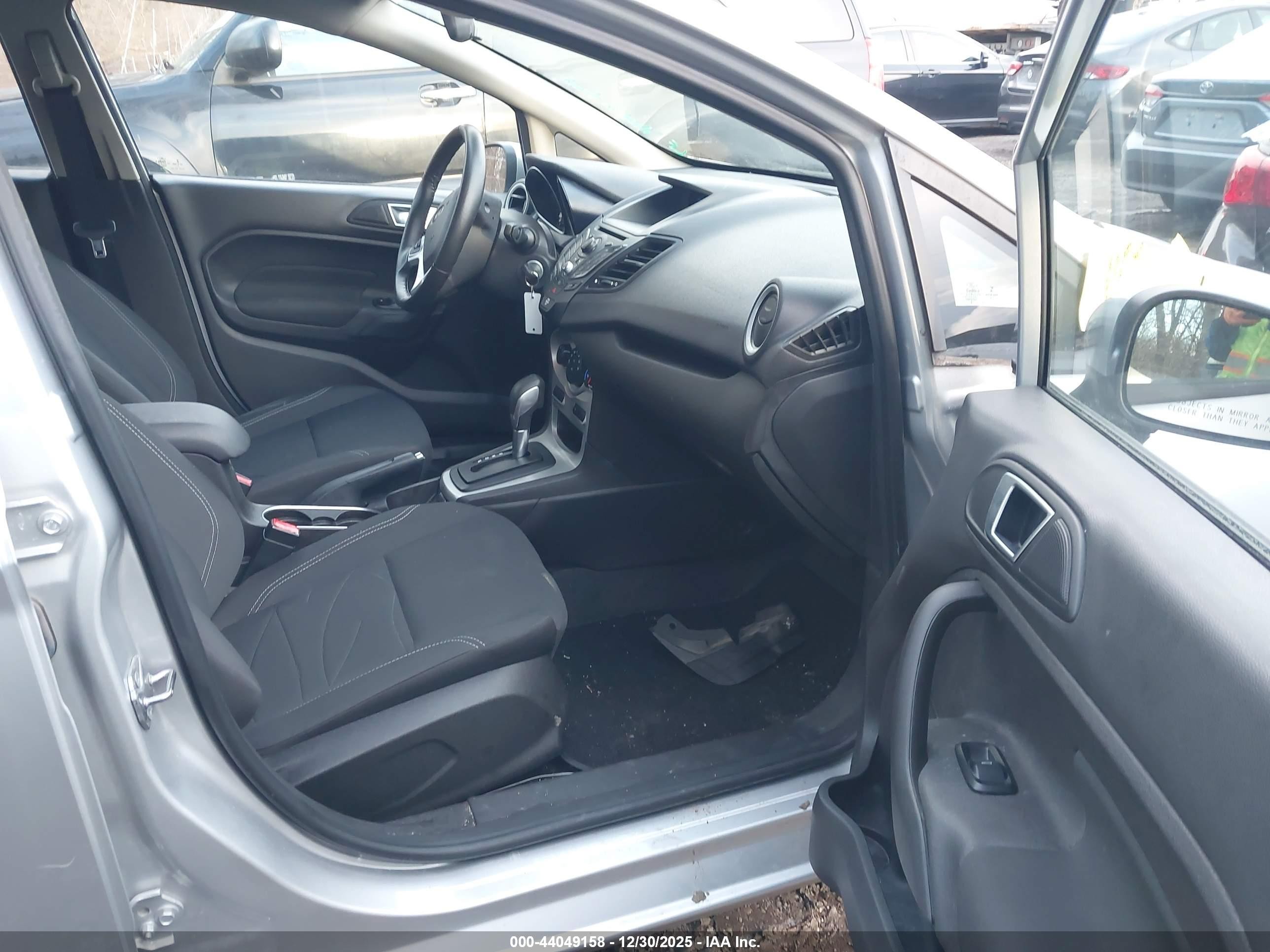 2015 Ford Fiesta Se Silver vin: 3FADP4EJ5FM138411