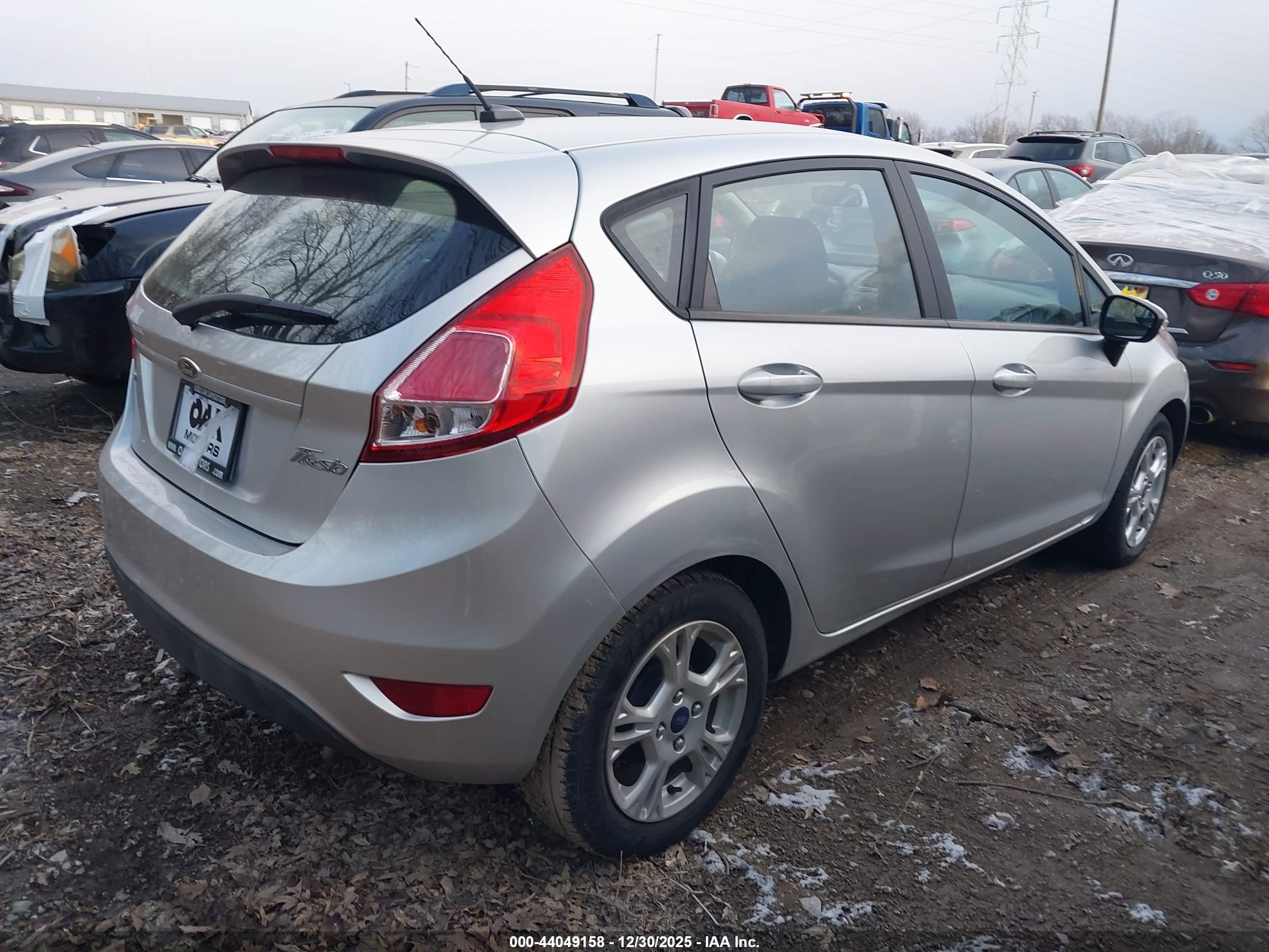 2015 Ford Fiesta Se Silver vin: 3FADP4EJ5FM138411