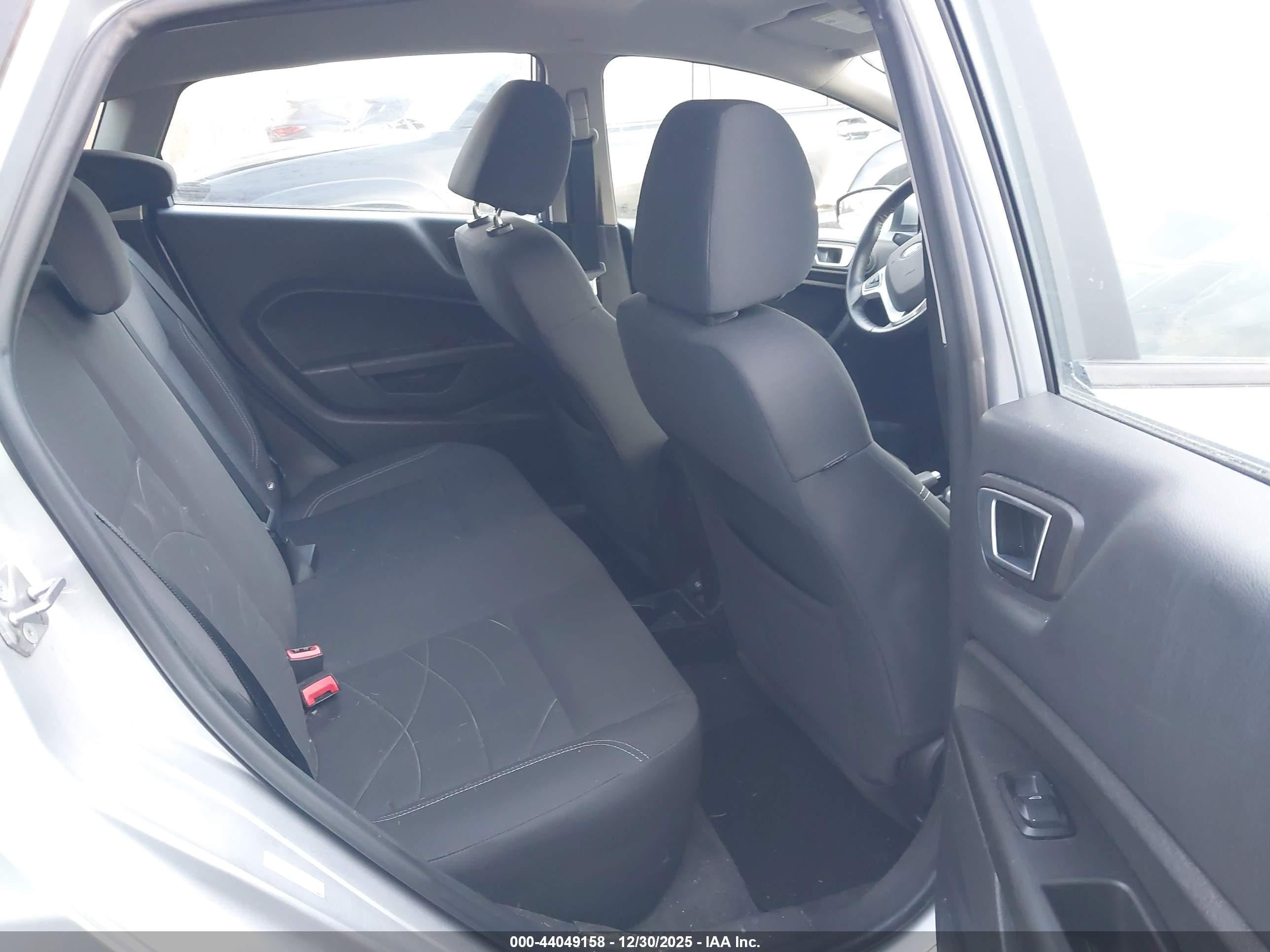 2015 Ford Fiesta Se Silver vin: 3FADP4EJ5FM138411