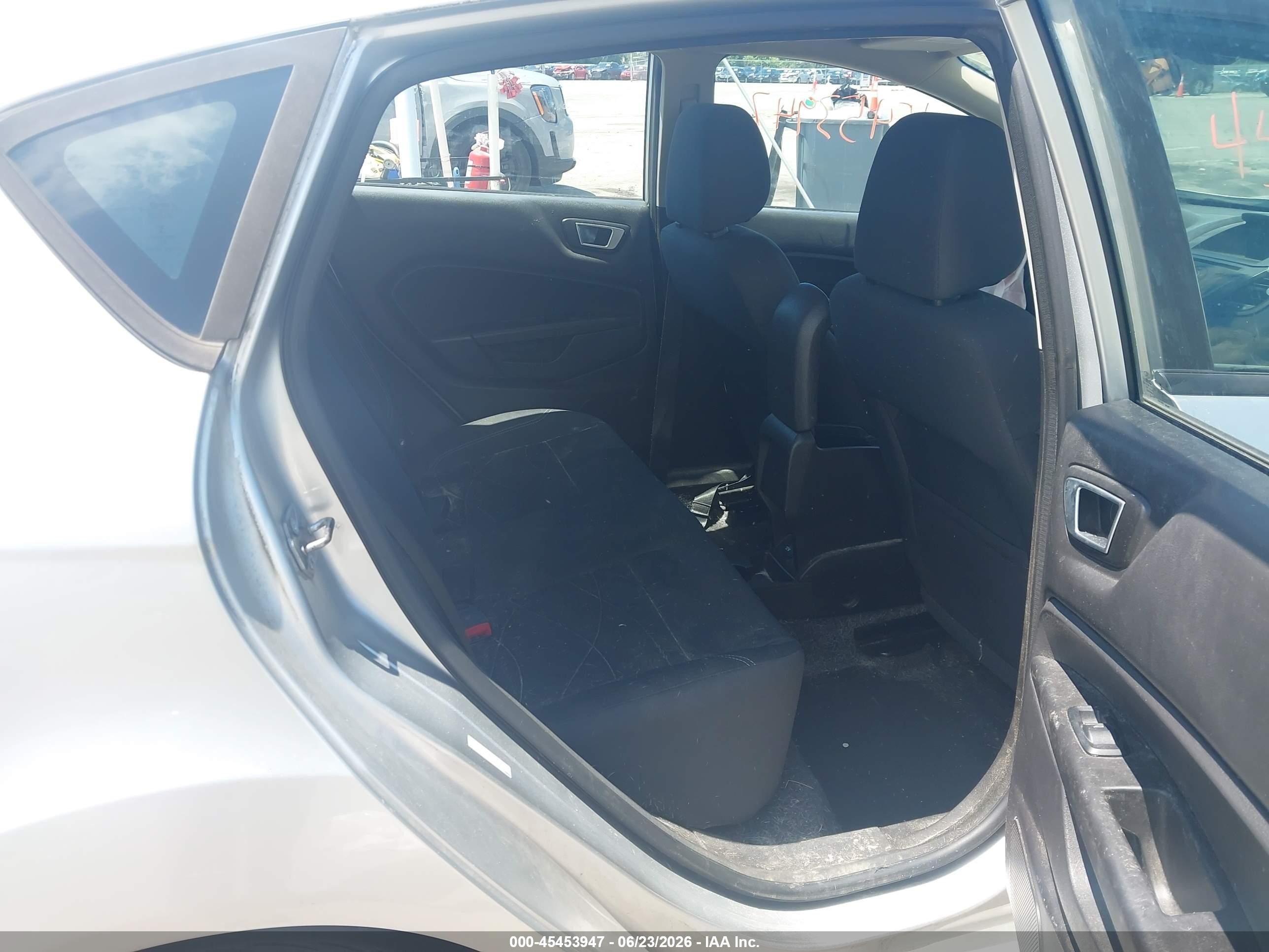 2015 Ford Fiesta Se Silver vin: 3FADP4EJ5FM187253