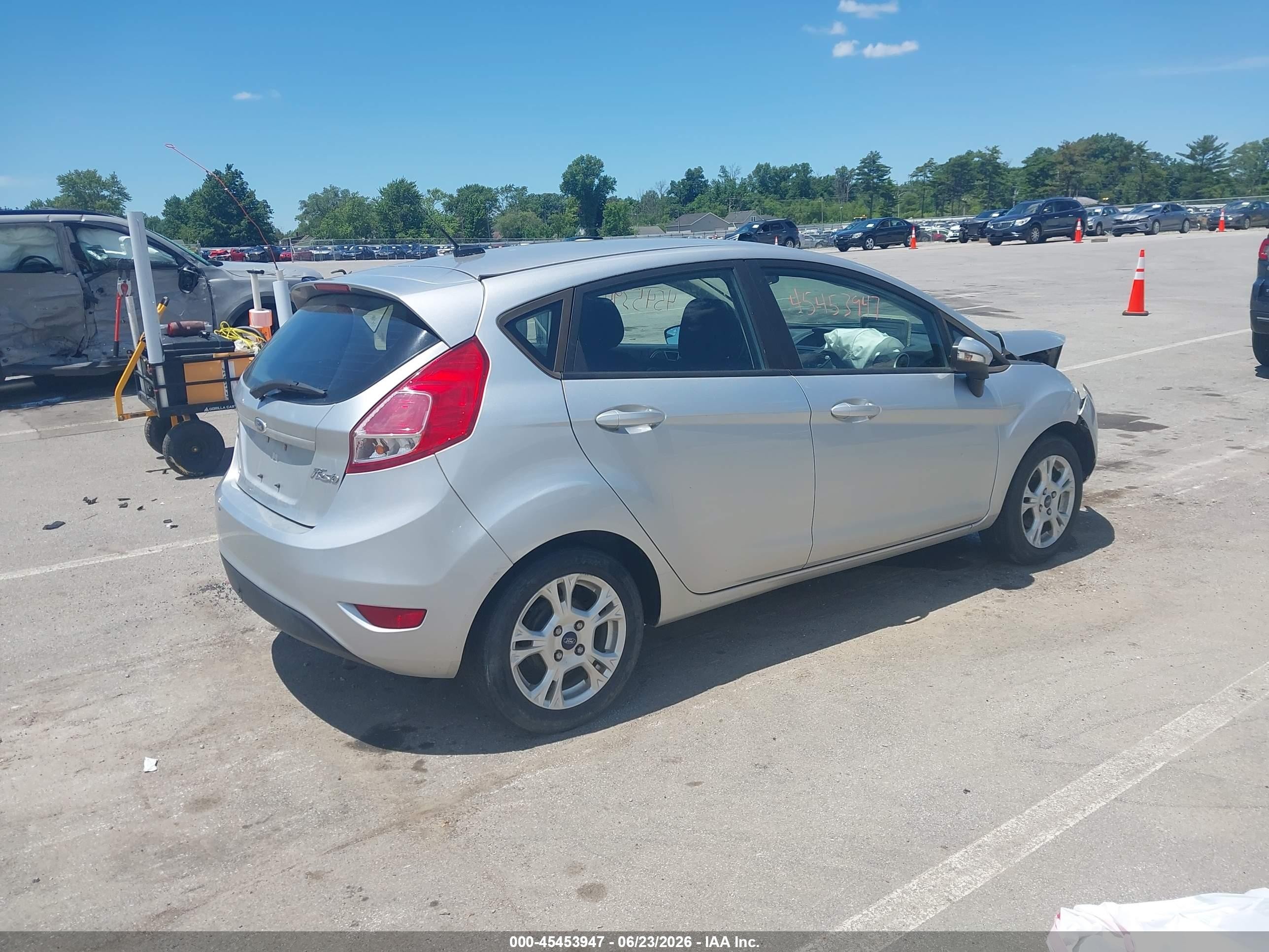 2015 Ford Fiesta Se Silver vin: 3FADP4EJ5FM187253