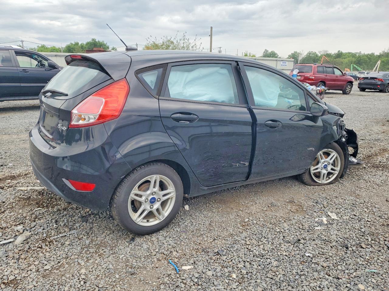 2017 Ford Fiesta Se Черный vin: 3FADP4EJ5HM119117