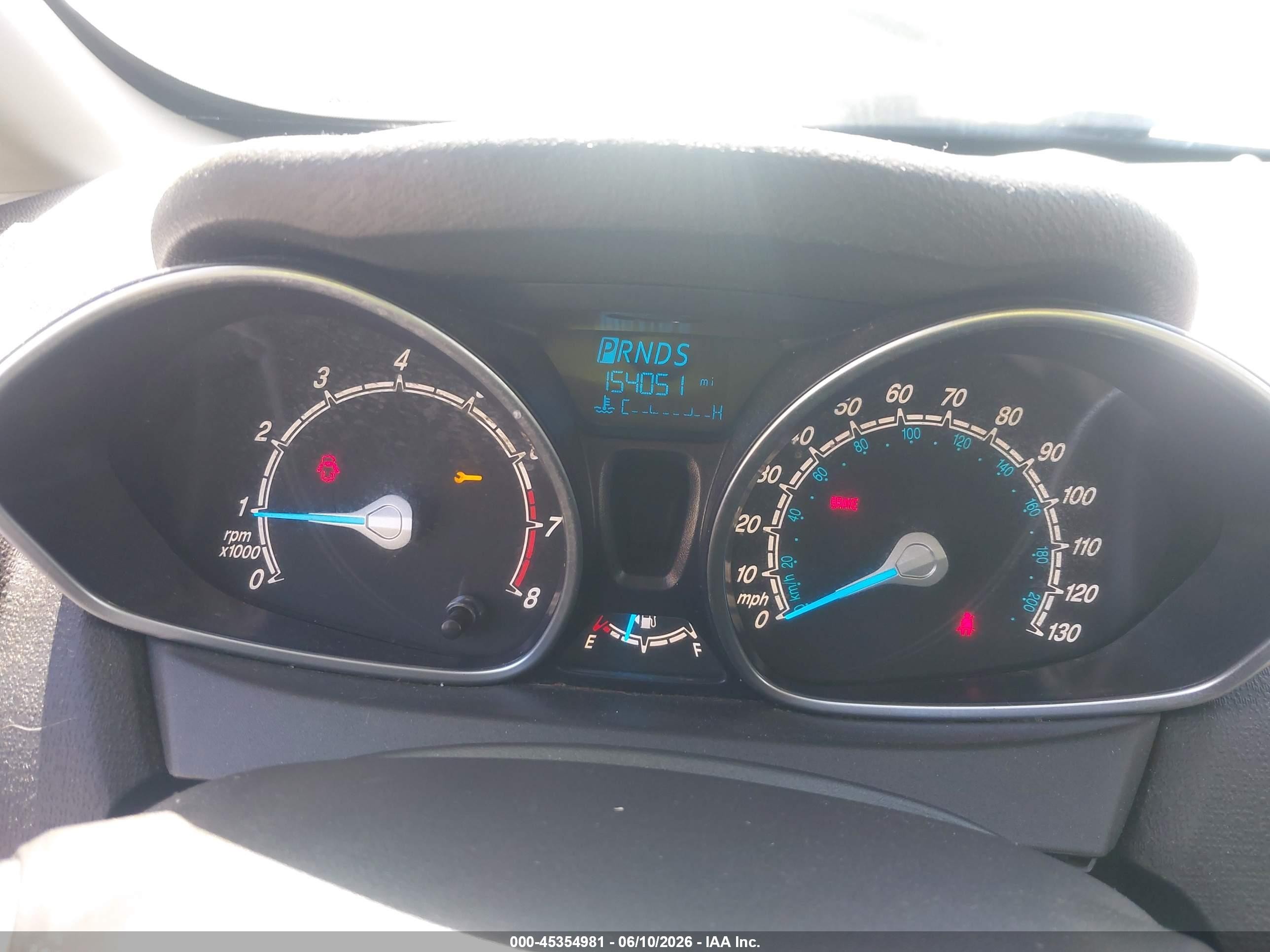2015 Ford Fiesta Se Серебряный vin: 3FADP4EJ6FM172938