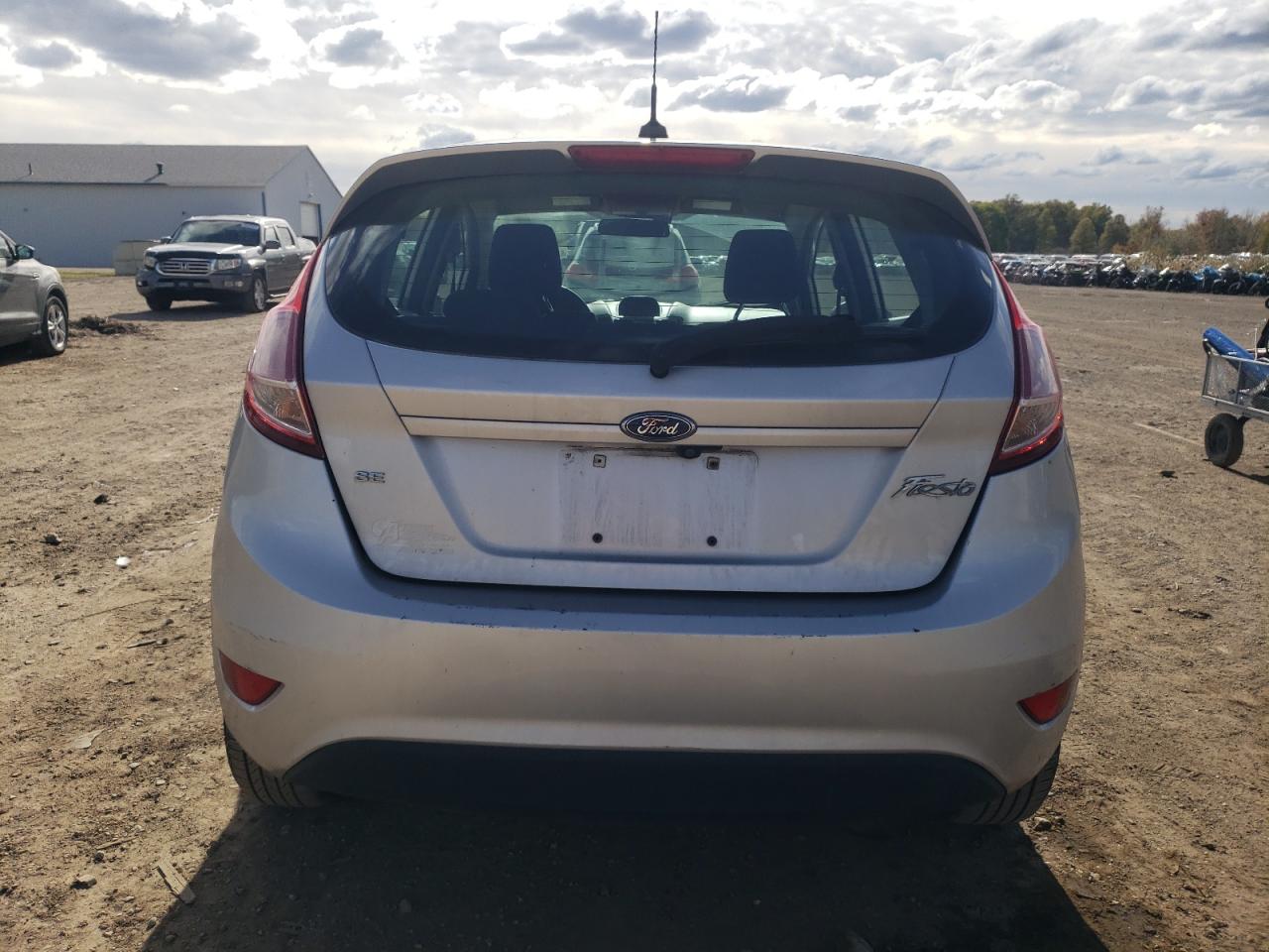 2018 Ford Fiesta Se Silver vin: 3FADP4EJ6JM127412