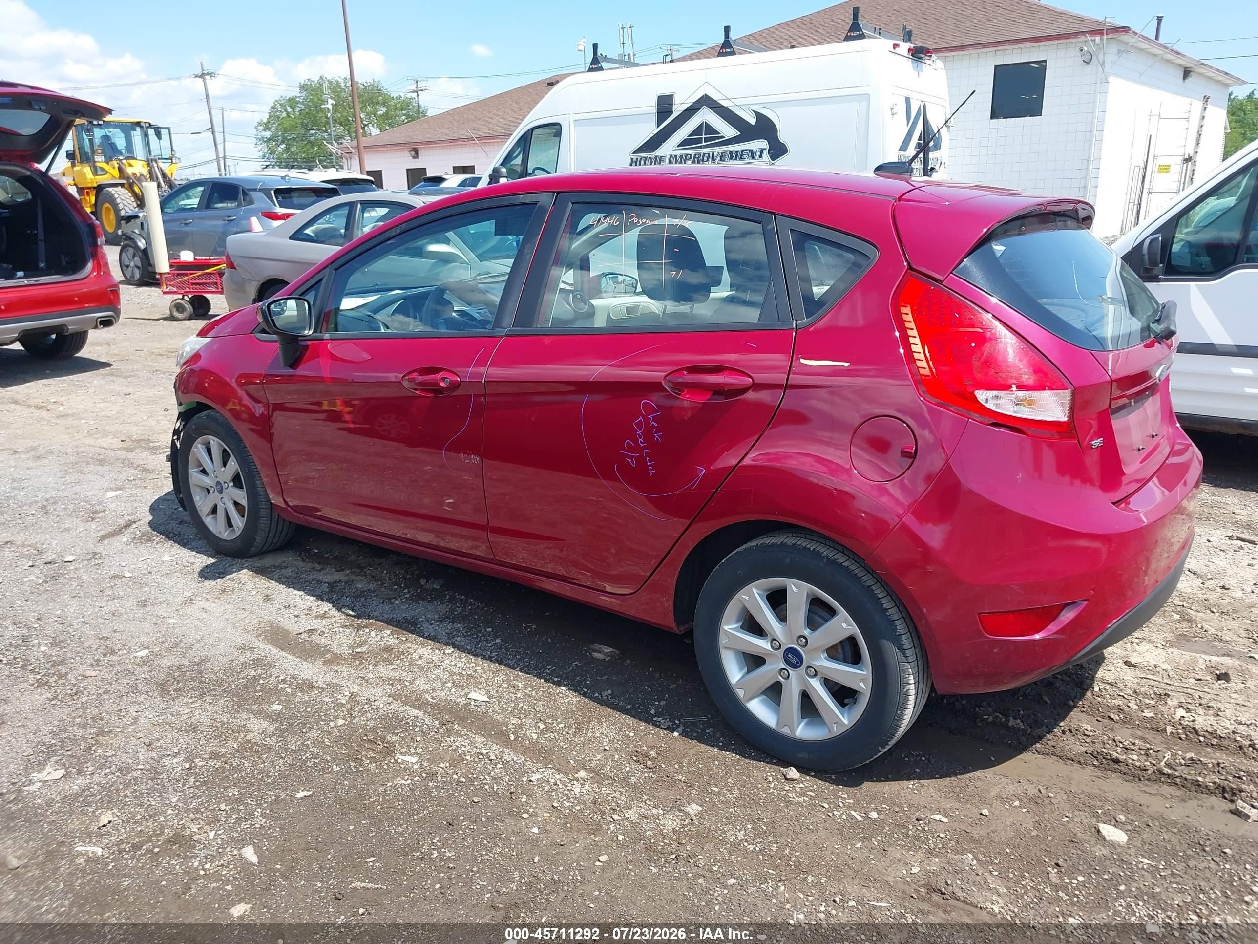 2011 Ford Fiesta Se Красный vin: 3FADP4EJ7BM200613