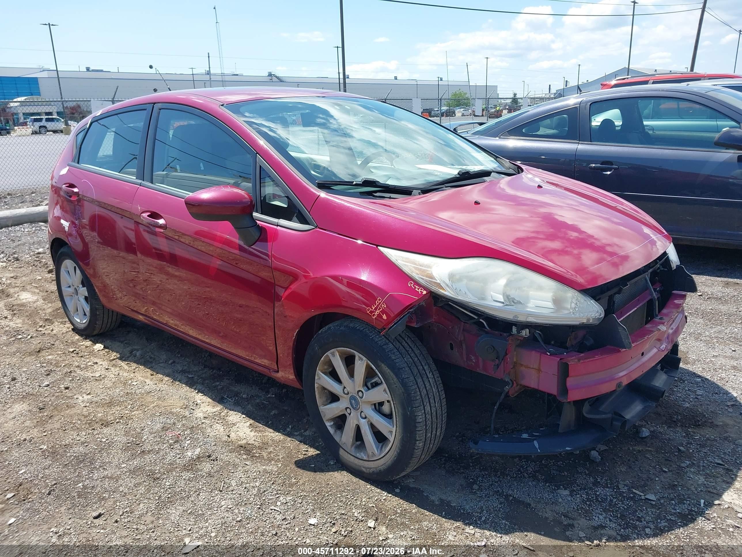 2011 Ford Fiesta Se Красный vin: 3FADP4EJ7BM200613