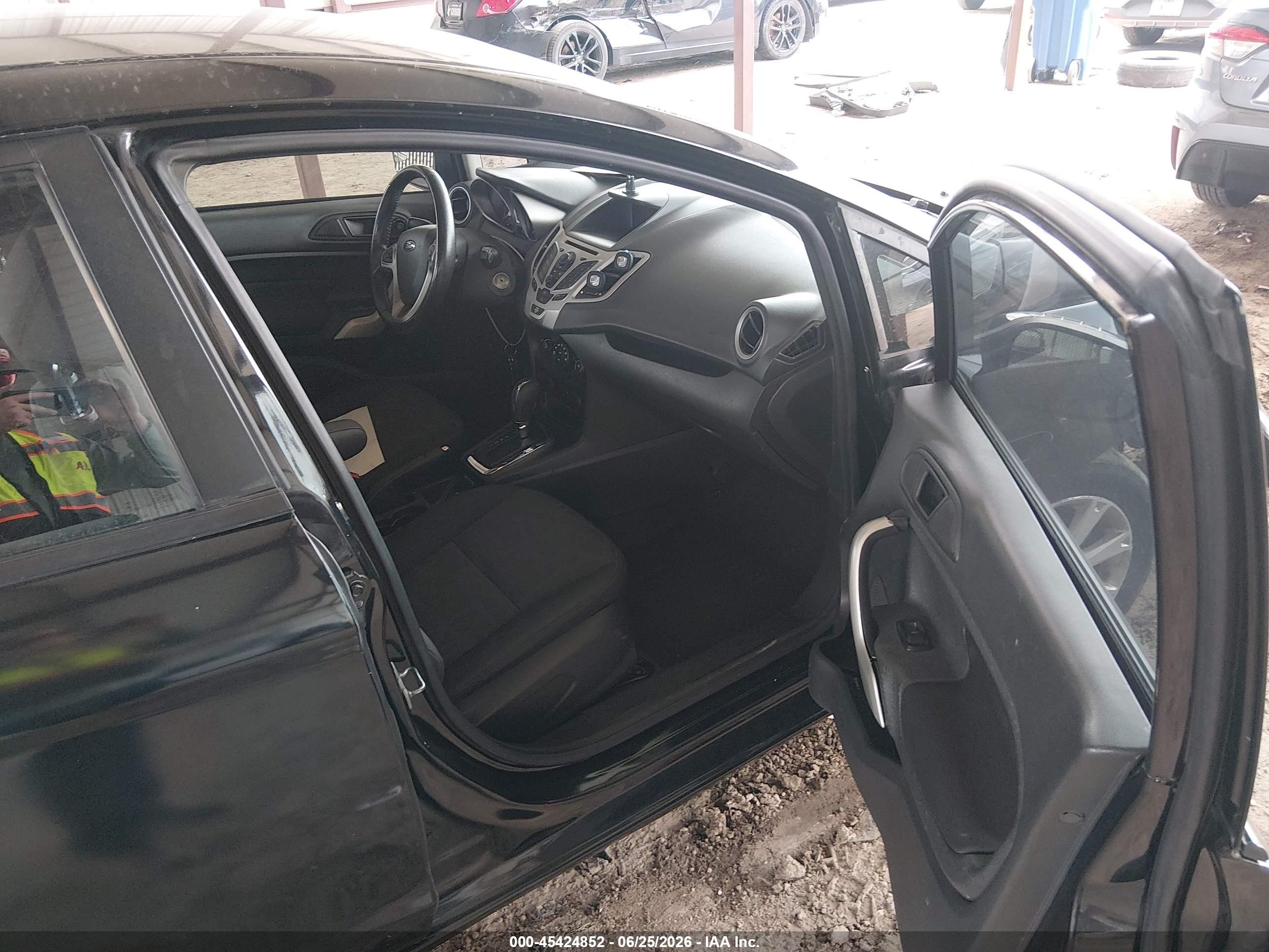 2013 Ford Fiesta Se Черный vin: 3FADP4EJ7DM219827