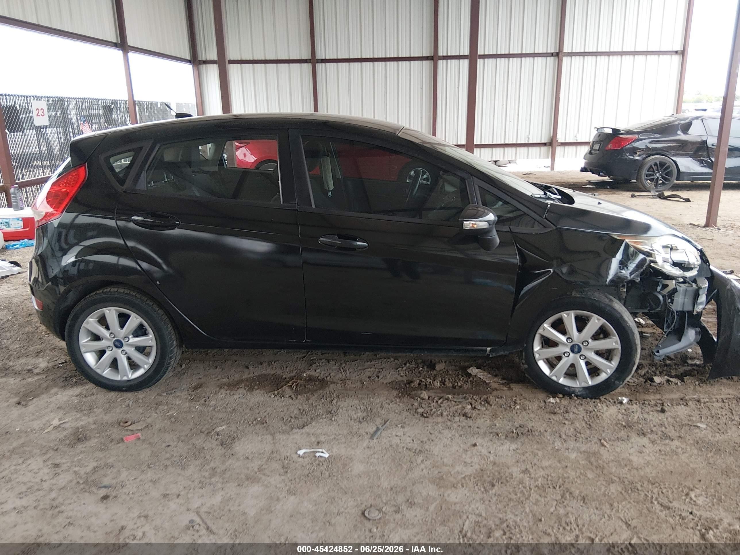 2013 Ford Fiesta Se Черный vin: 3FADP4EJ7DM219827