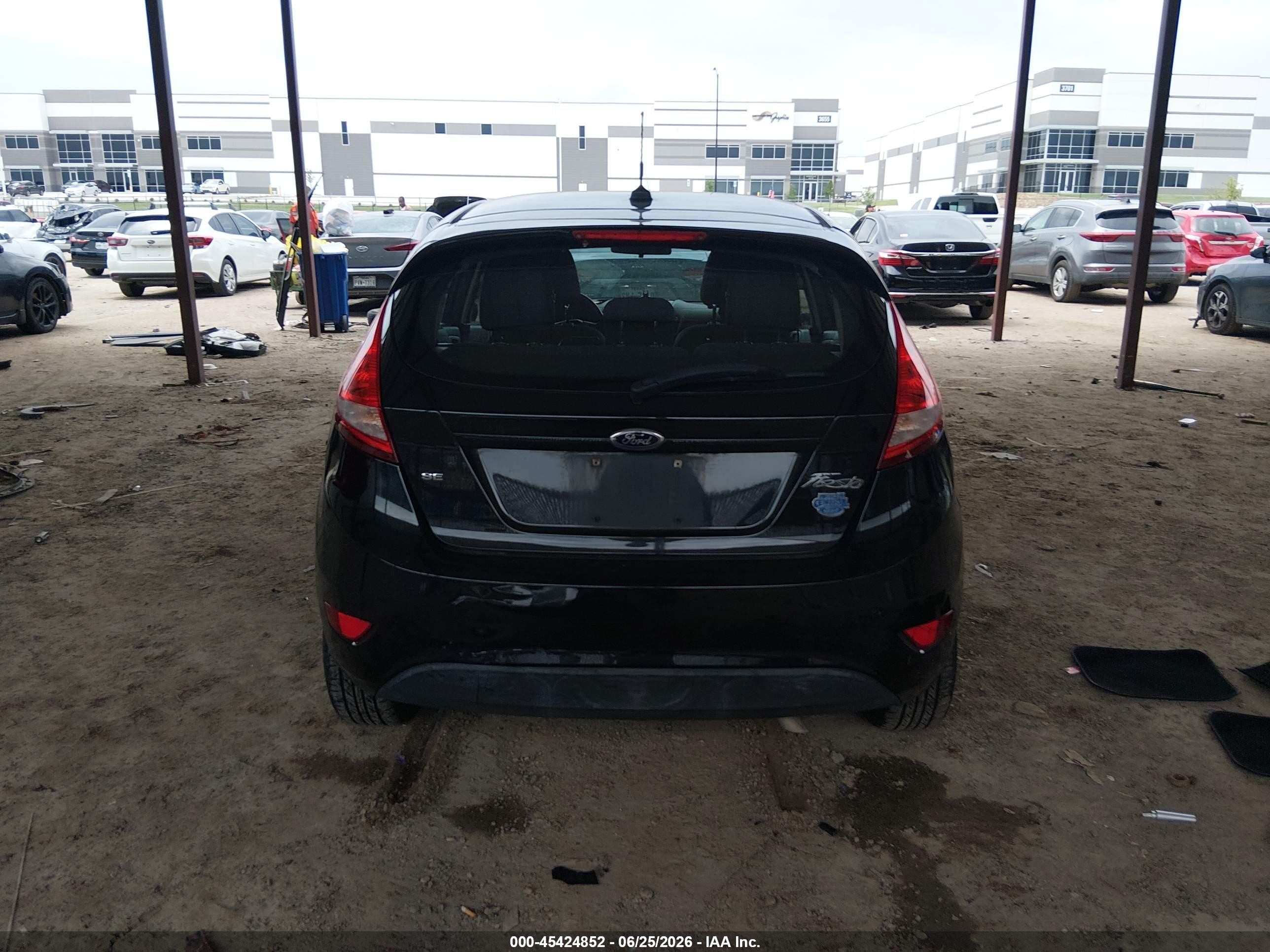 2013 Ford Fiesta Se Черный vin: 3FADP4EJ7DM219827
