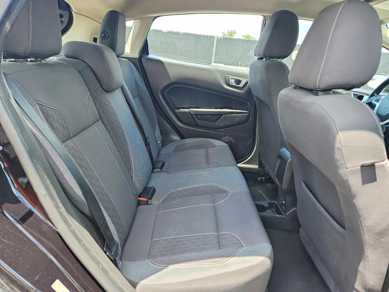 2014 Ford Fiesta Se Черный vin: 3FADP4EJ7EM189388