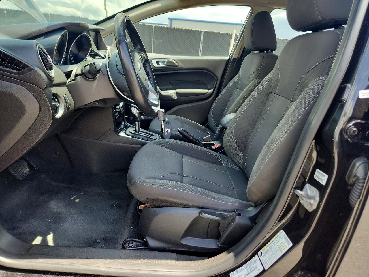 2014 Ford Fiesta Se Черный vin: 3FADP4EJ7EM189388