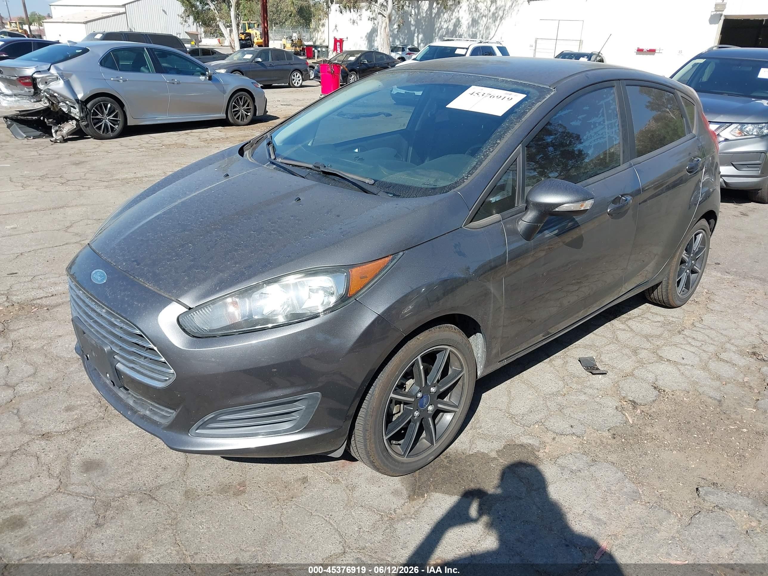 2015 Ford Fiesta Se Gray vin: 3FADP4EJ7FM138474