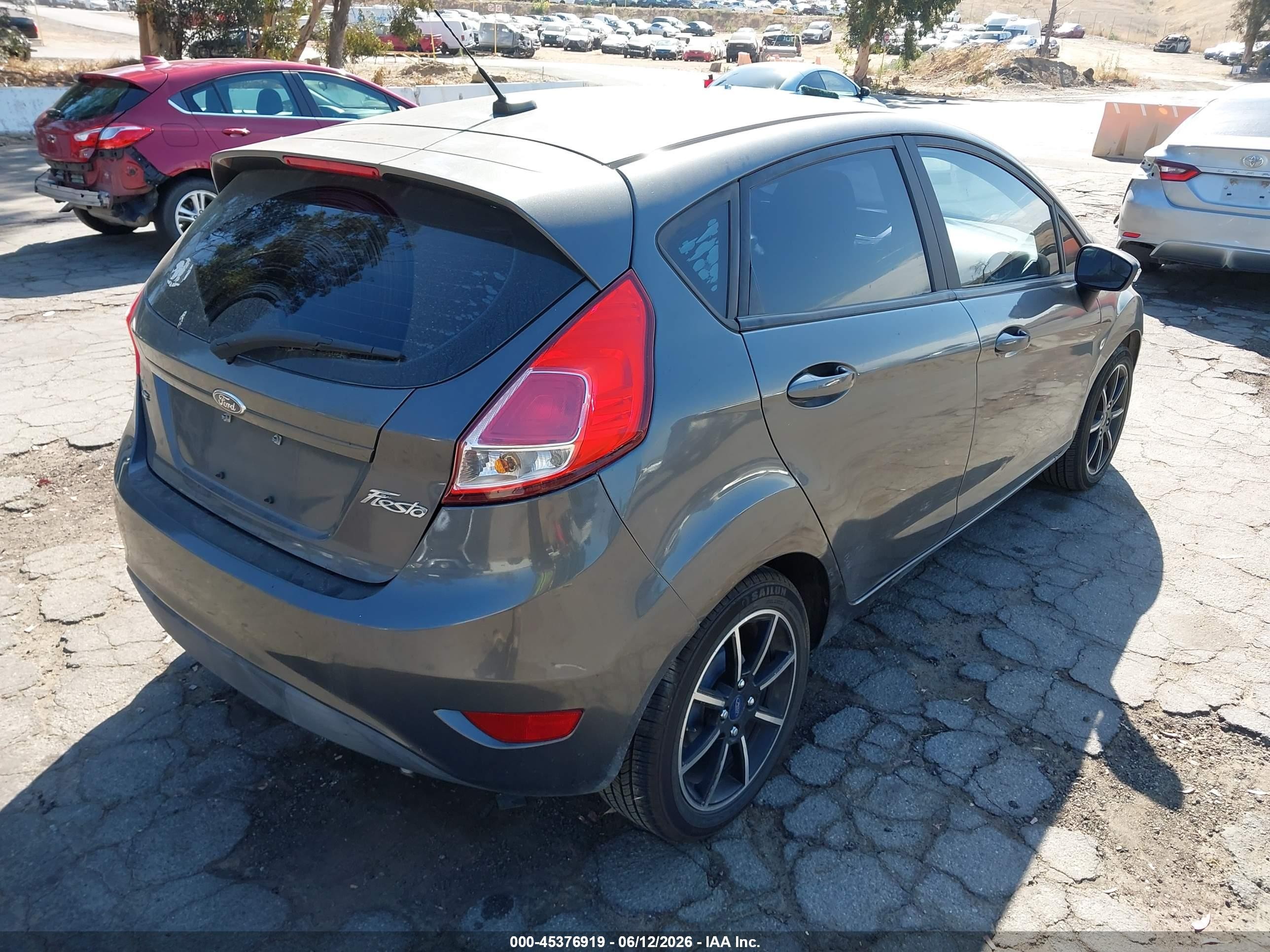 2015 Ford Fiesta Se Gray vin: 3FADP4EJ7FM138474