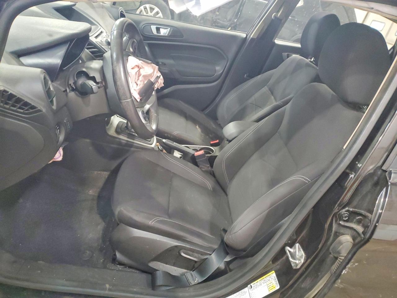2015 Ford Fiesta Se Черный vin: 3FADP4EJ7FM145943