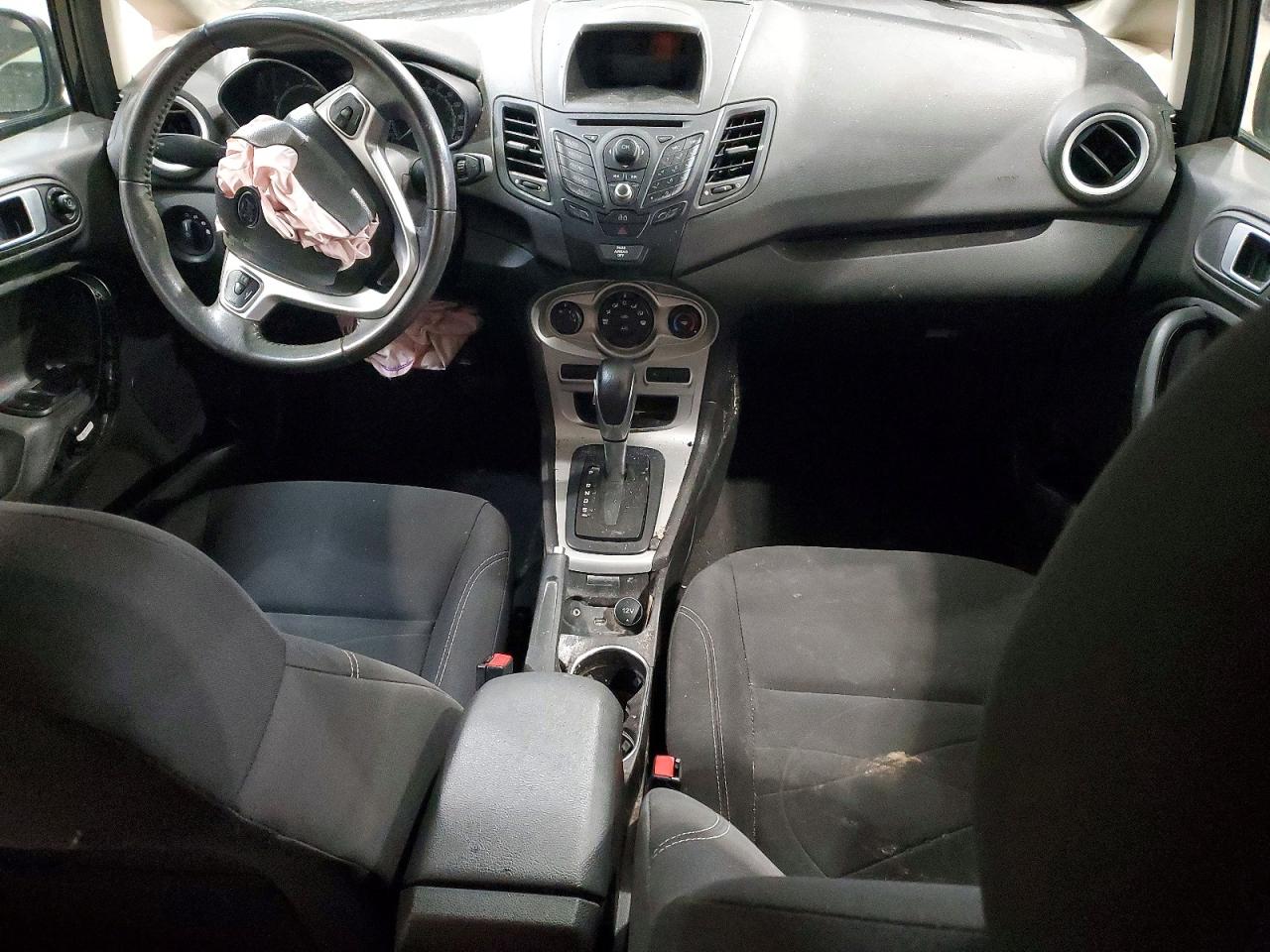 2015 Ford Fiesta Se Черный vin: 3FADP4EJ7FM145943