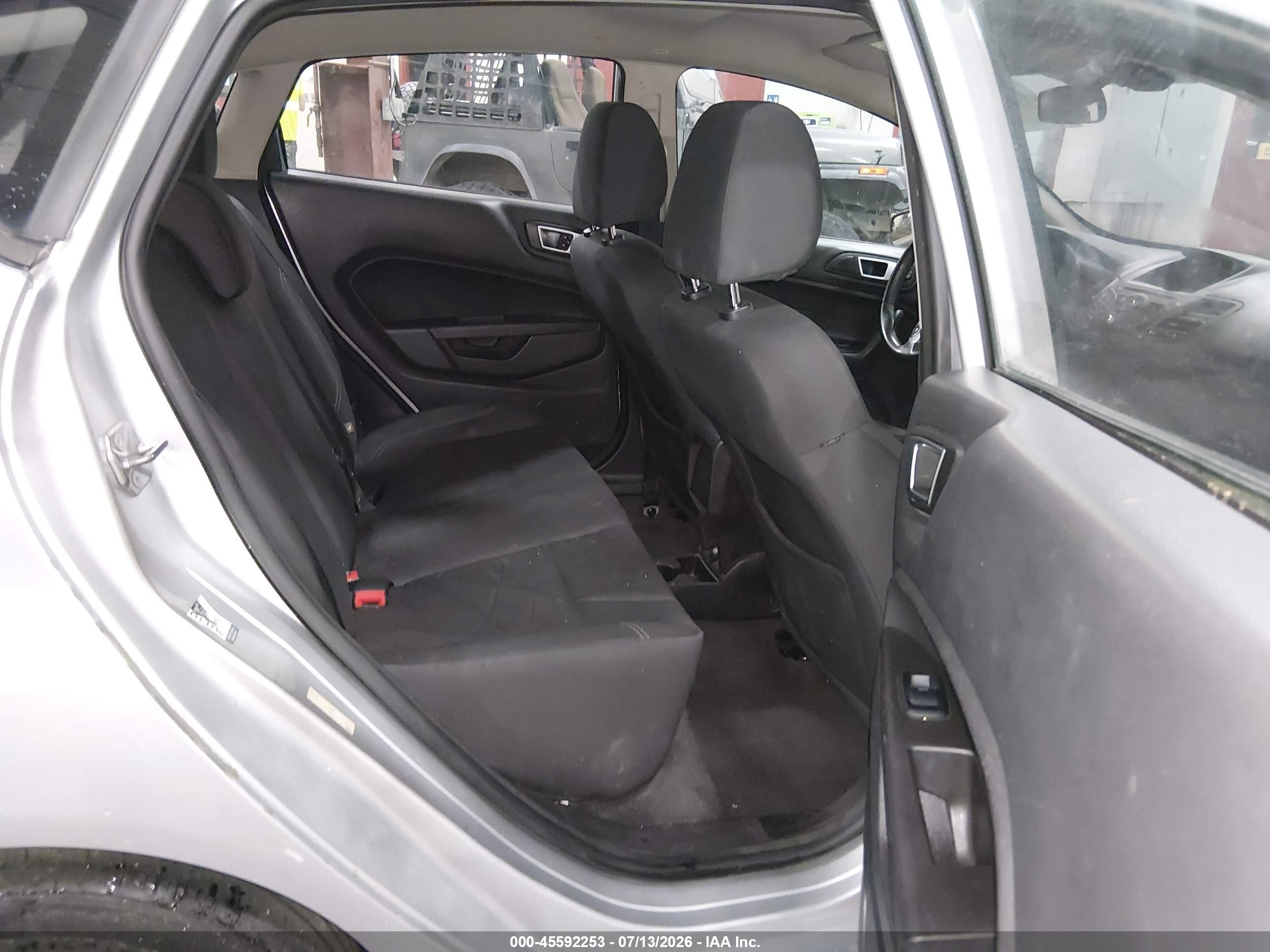 2015 Ford Fiesta Se Silver vin: 3FADP4EJ7FM213920