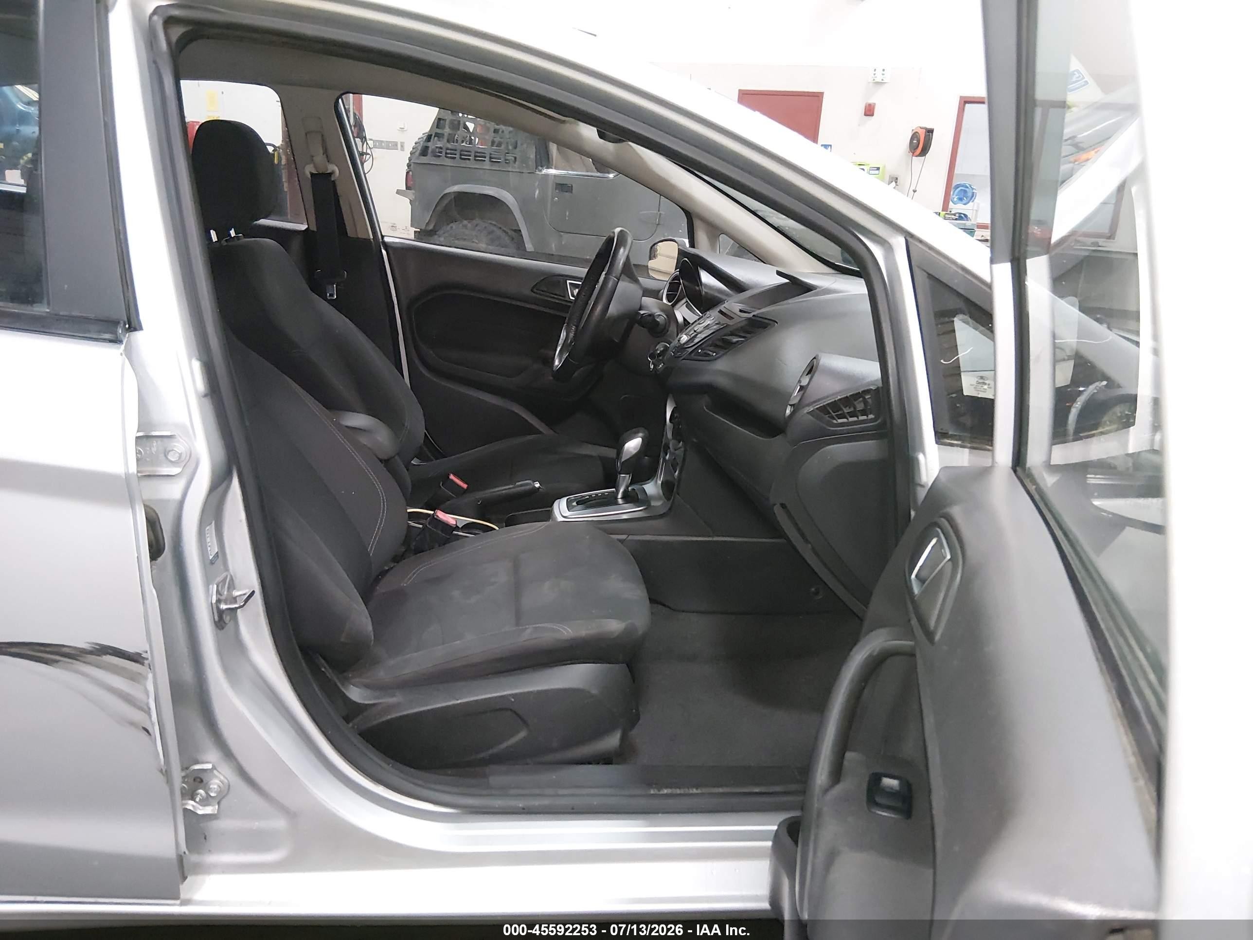 2015 Ford Fiesta Se Silver vin: 3FADP4EJ7FM213920