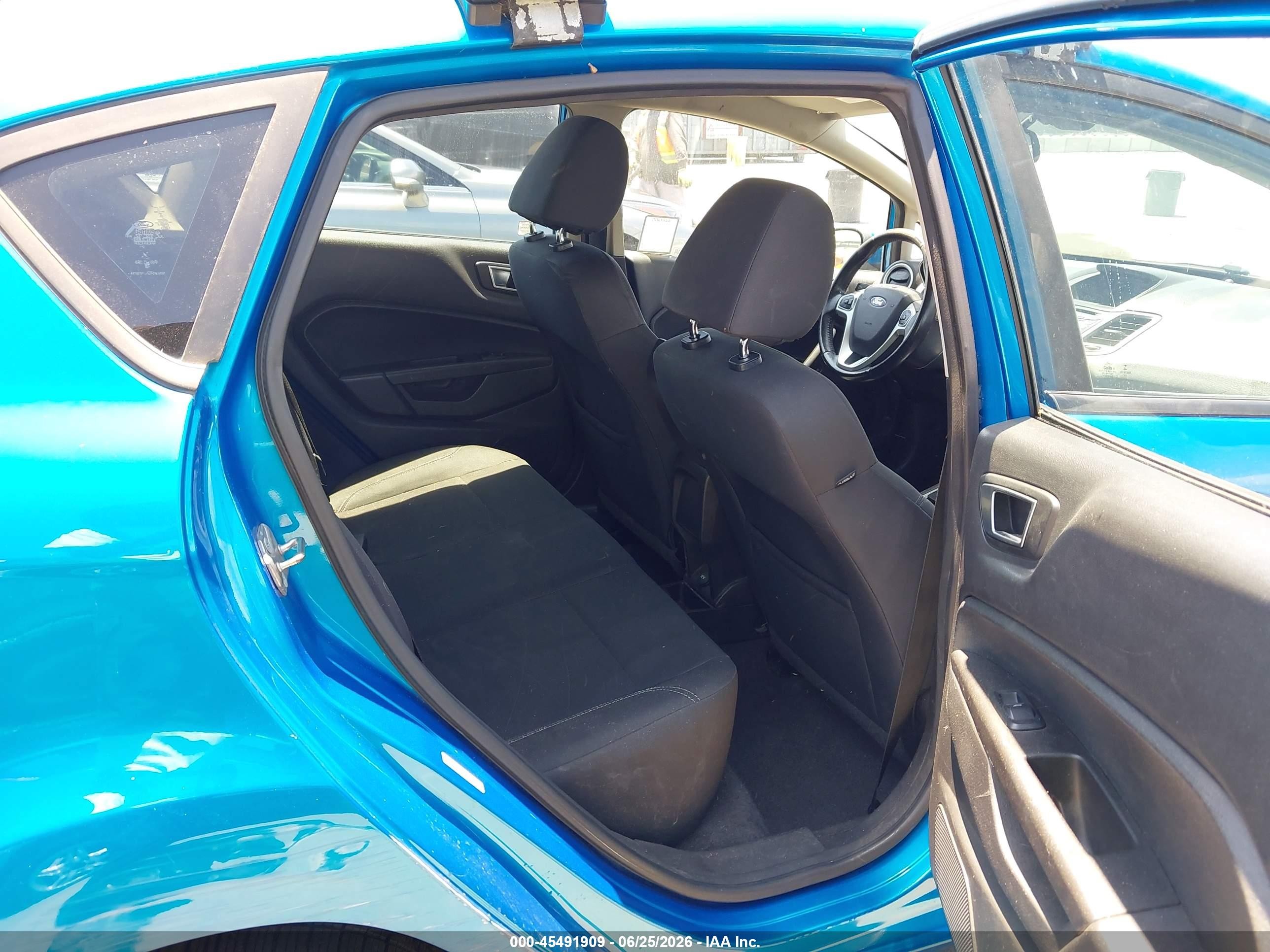2015 Ford Fiesta Se Blue vin: 3FADP4EJ7FM224917