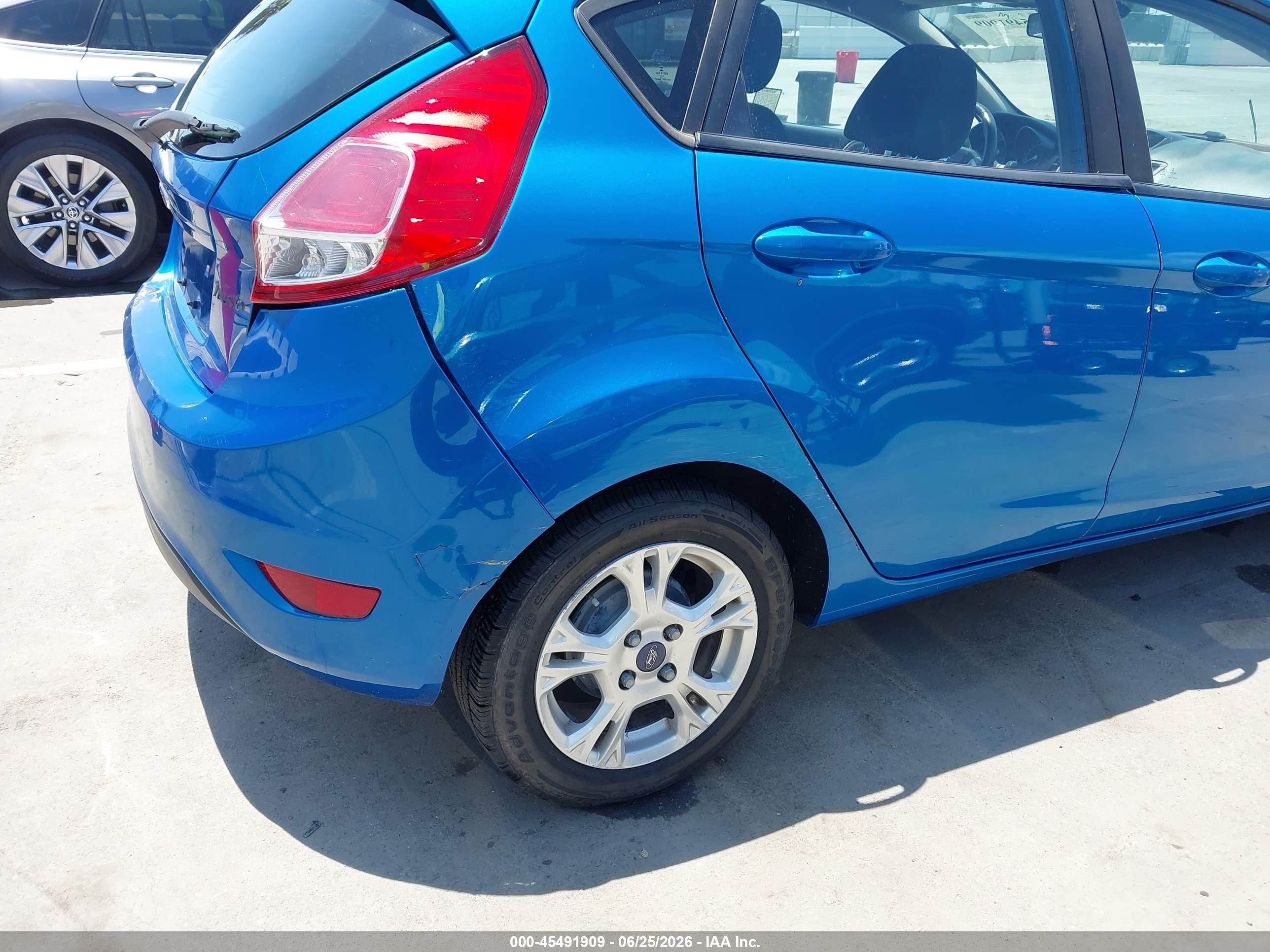 2015 Ford Fiesta Se Blue vin: 3FADP4EJ7FM224917