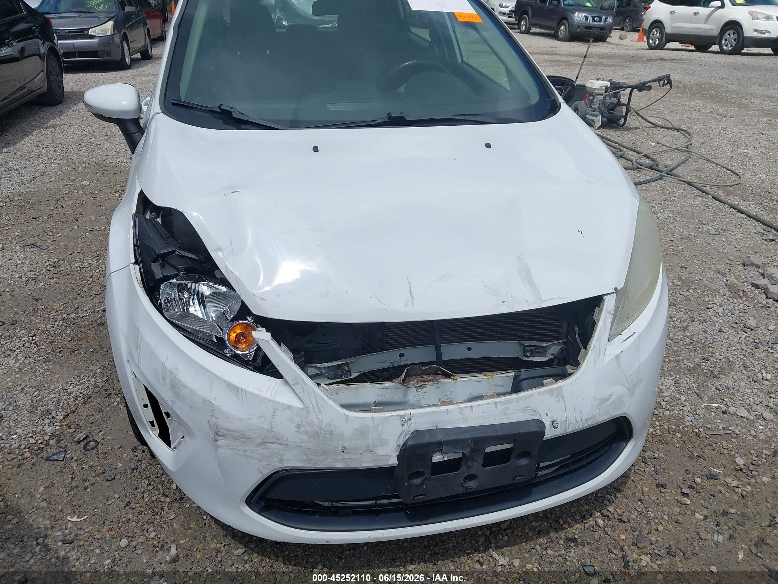 2013 Ford Fiesta Se Белый vin: 3FADP4EJ8DM109837