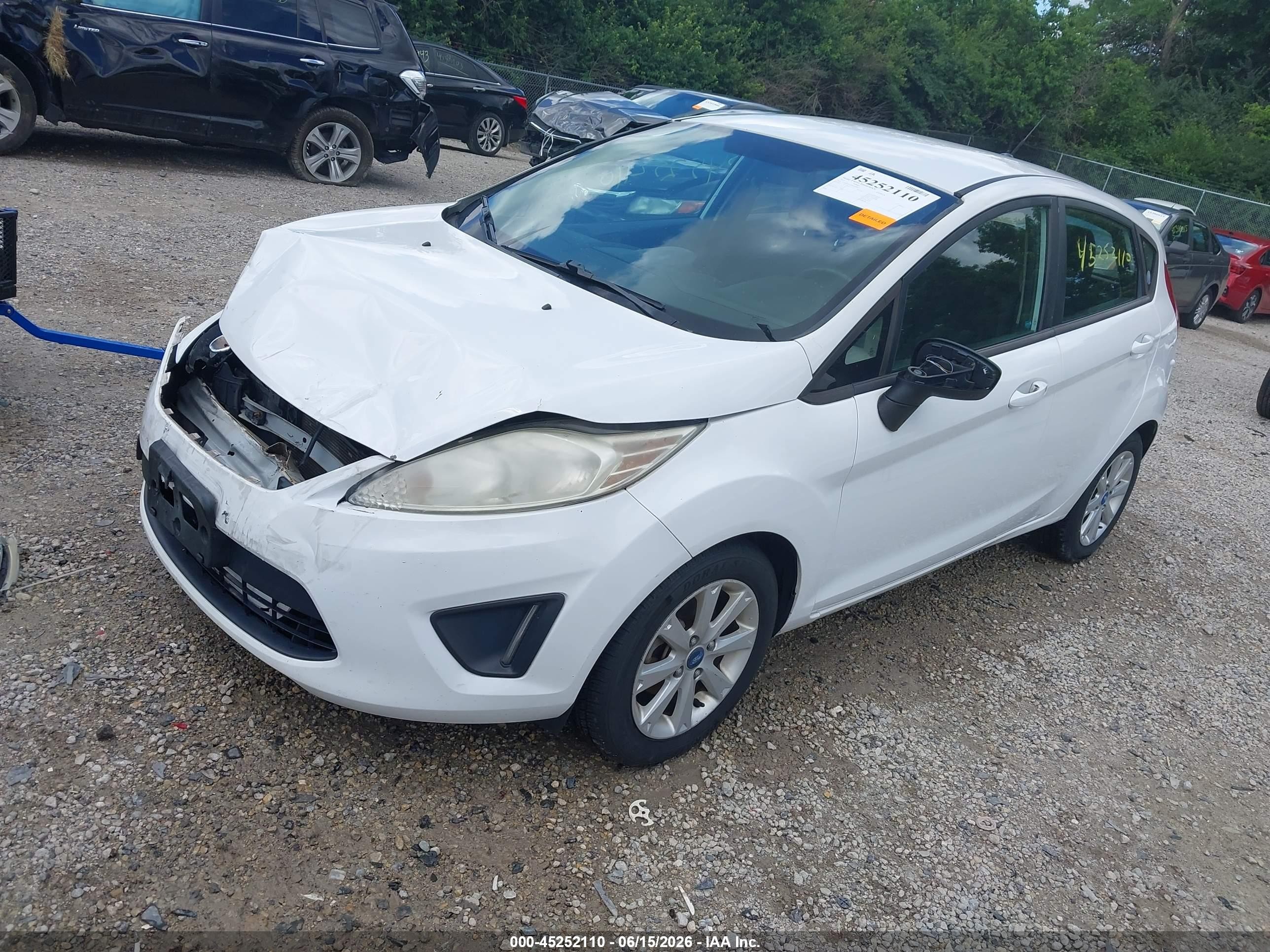 2013 Ford Fiesta Se Белый vin: 3FADP4EJ8DM109837