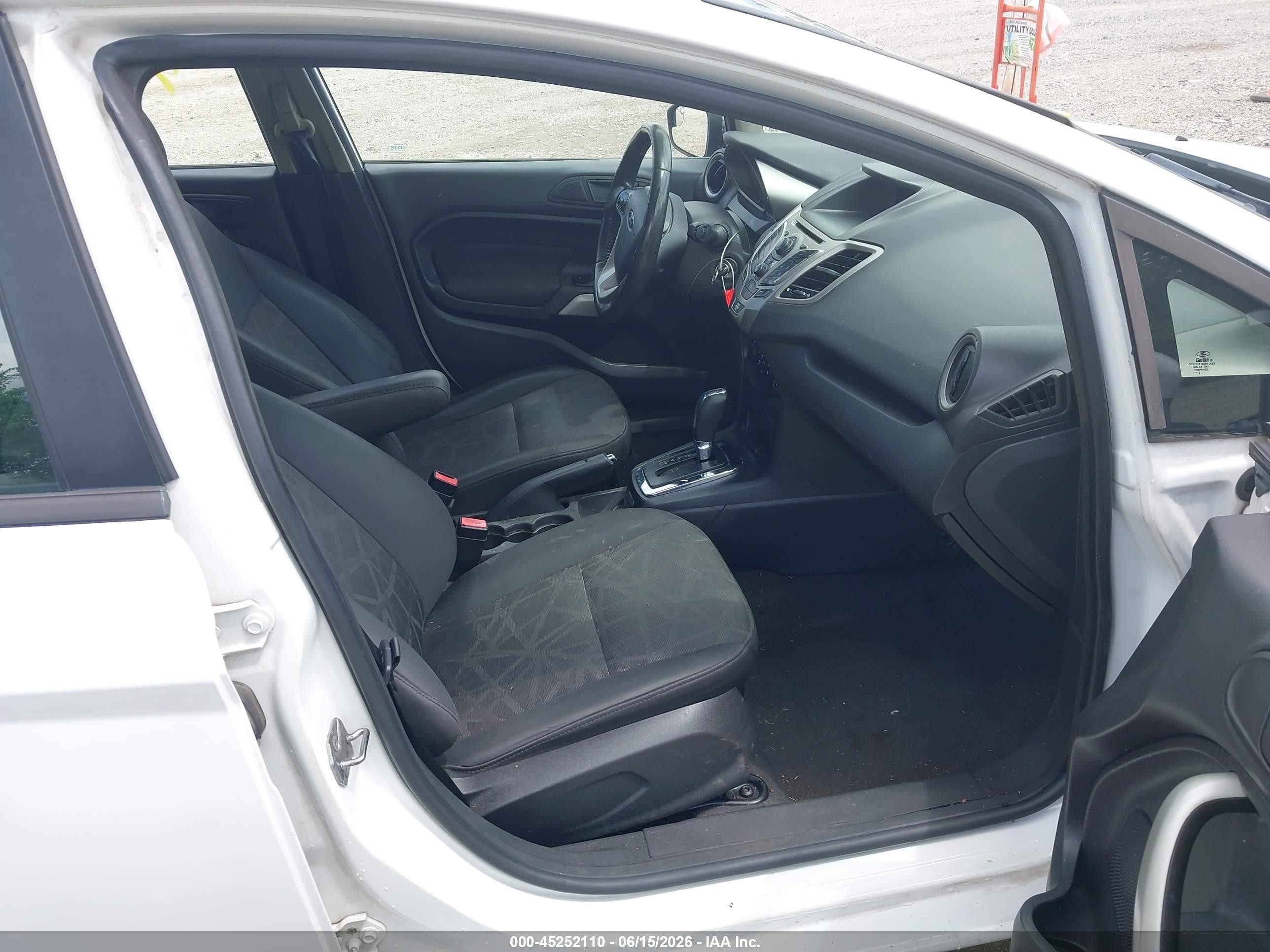 2013 Ford Fiesta Se Белый vin: 3FADP4EJ8DM109837