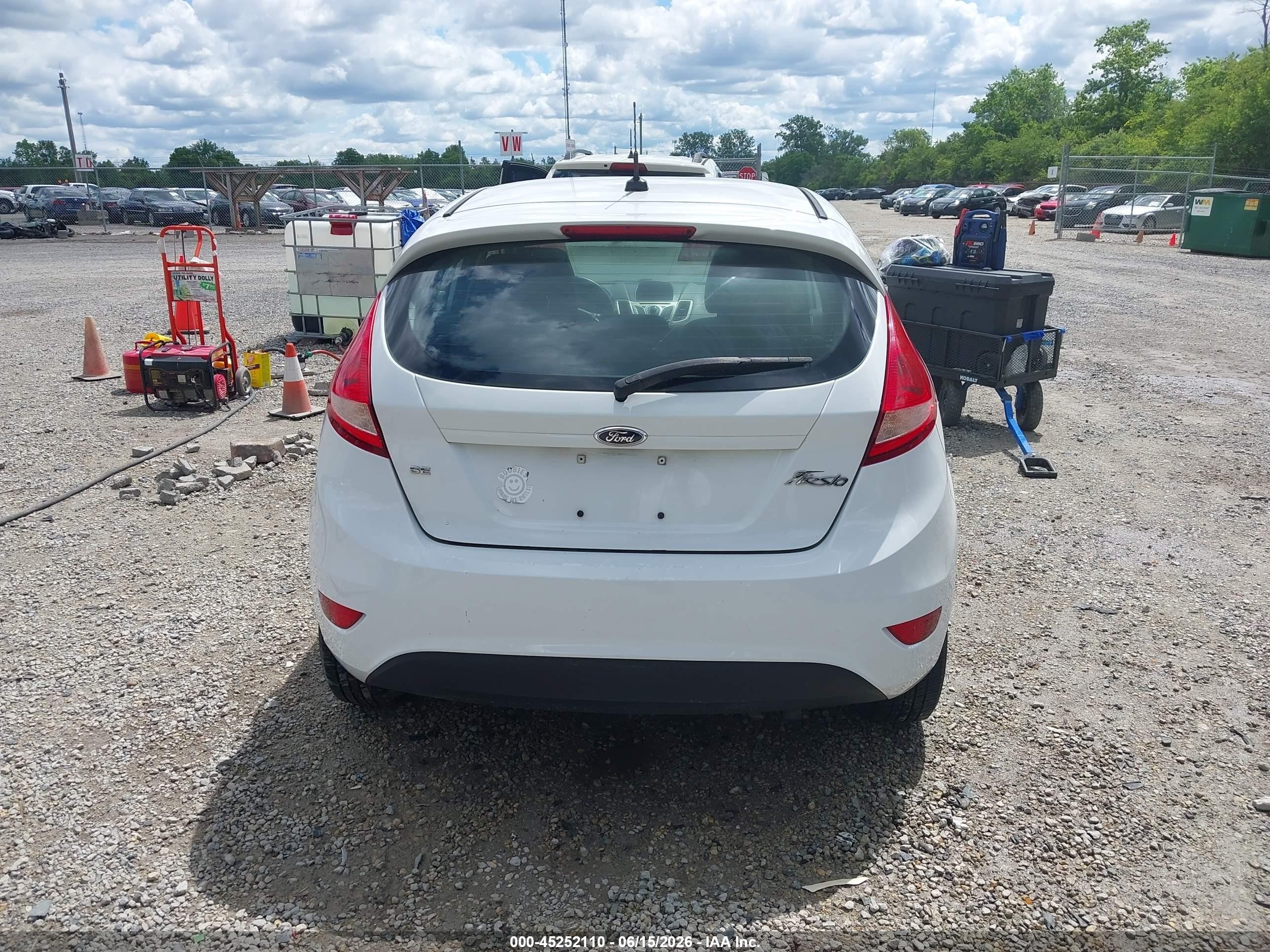 2013 Ford Fiesta Se Белый vin: 3FADP4EJ8DM109837