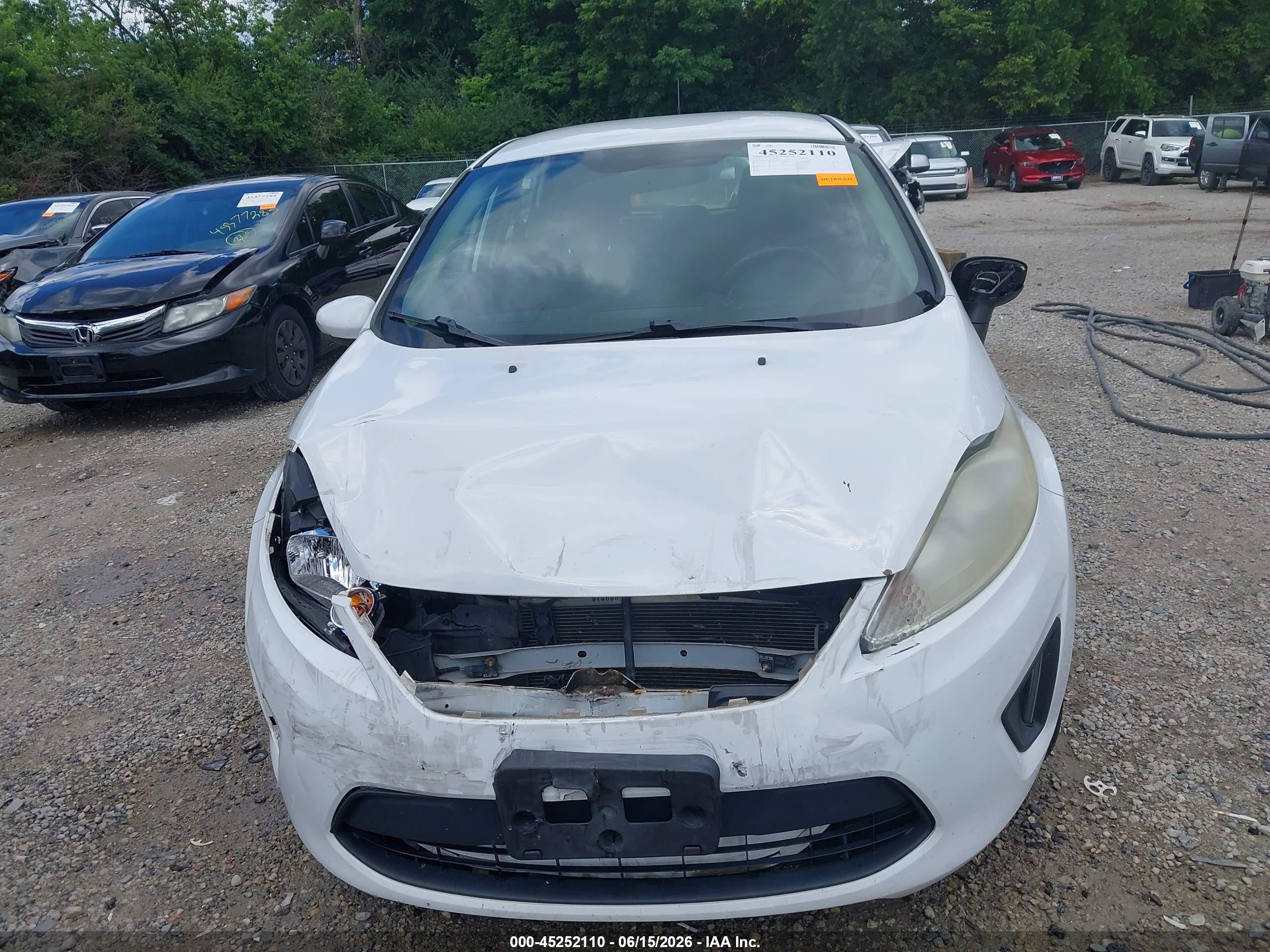 2013 Ford Fiesta Se Белый vin: 3FADP4EJ8DM109837