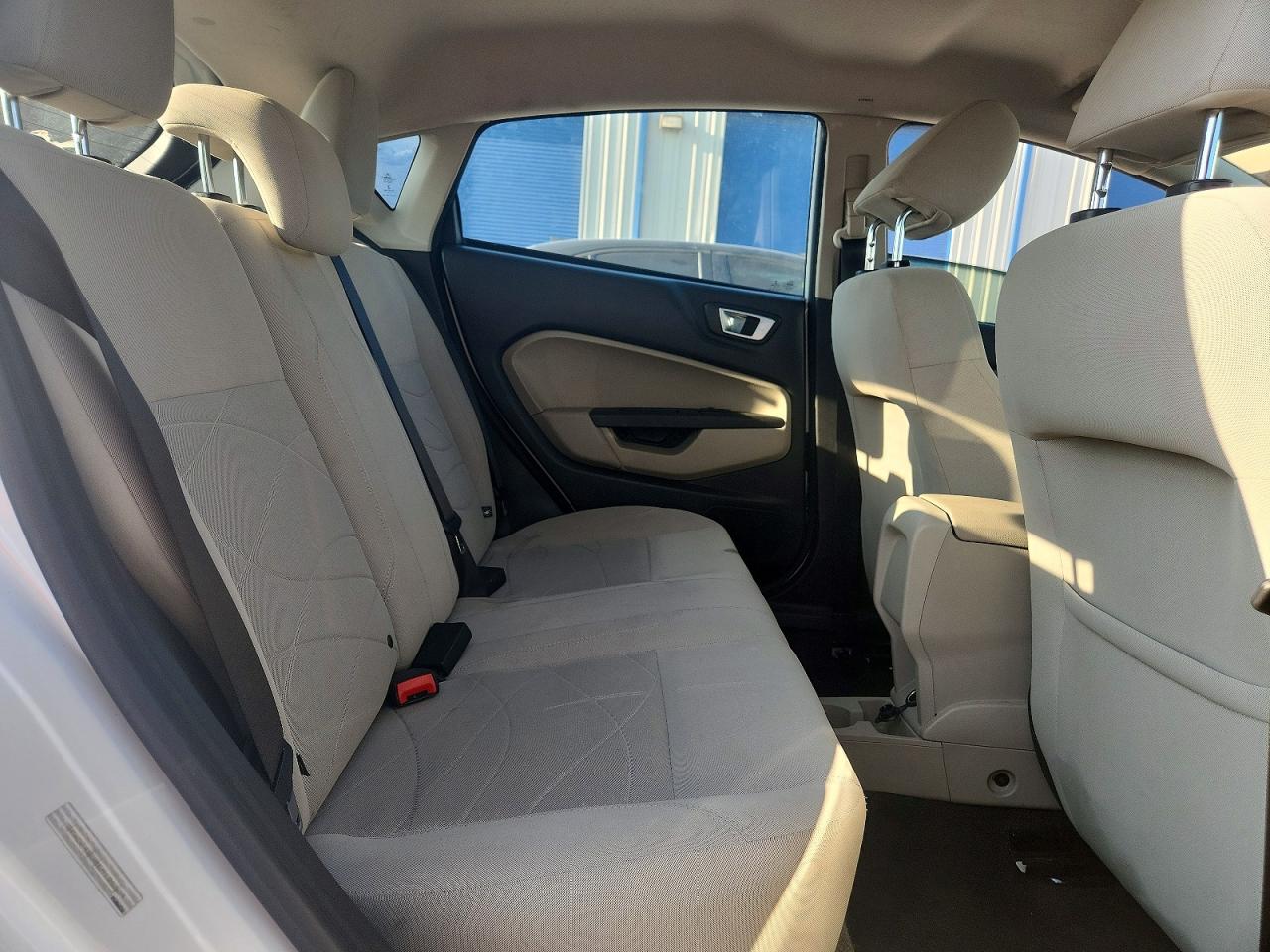 2014 Ford Fiesta Se White vin: 3FADP4EJ8EM125604
