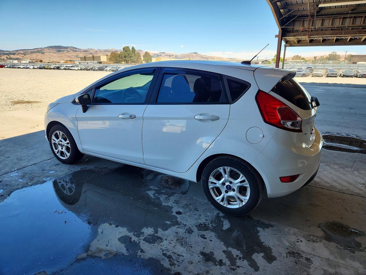 2015 Ford Fiesta Se White vin: 3FADP4EJ8FM195914