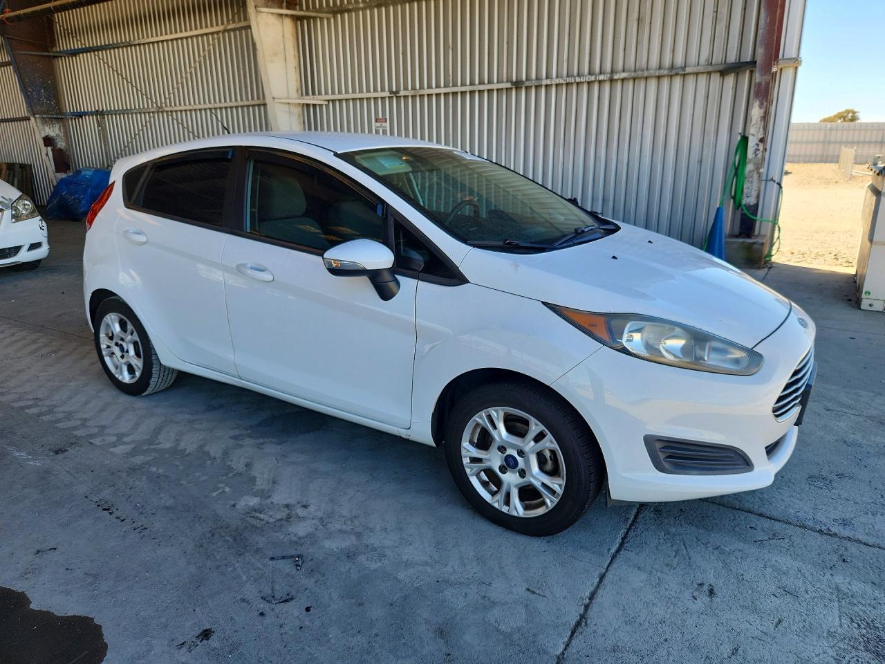 2015 Ford Fiesta Se White vin: 3FADP4EJ8FM195914
