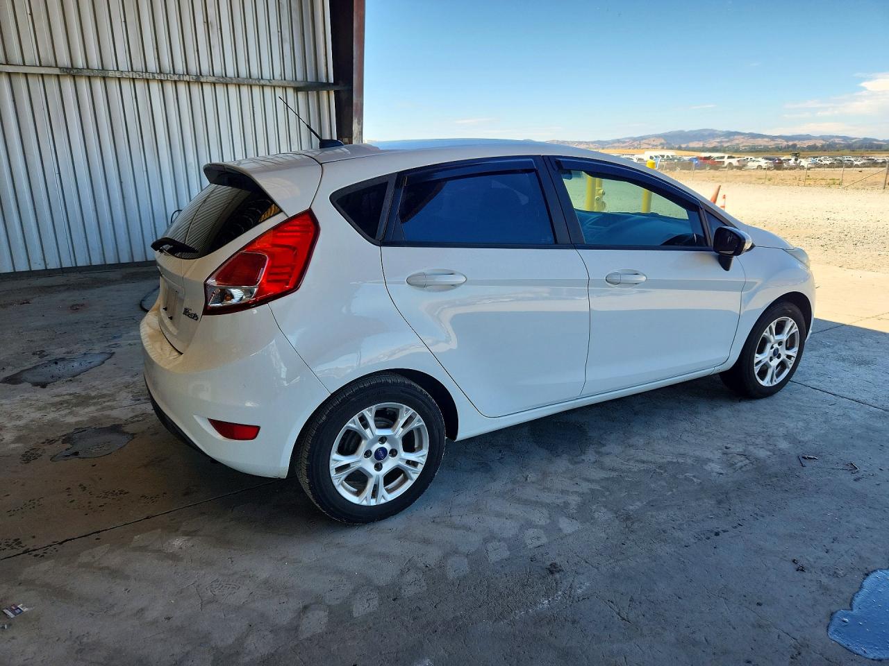 2015 Ford Fiesta Se White vin: 3FADP4EJ8FM195914