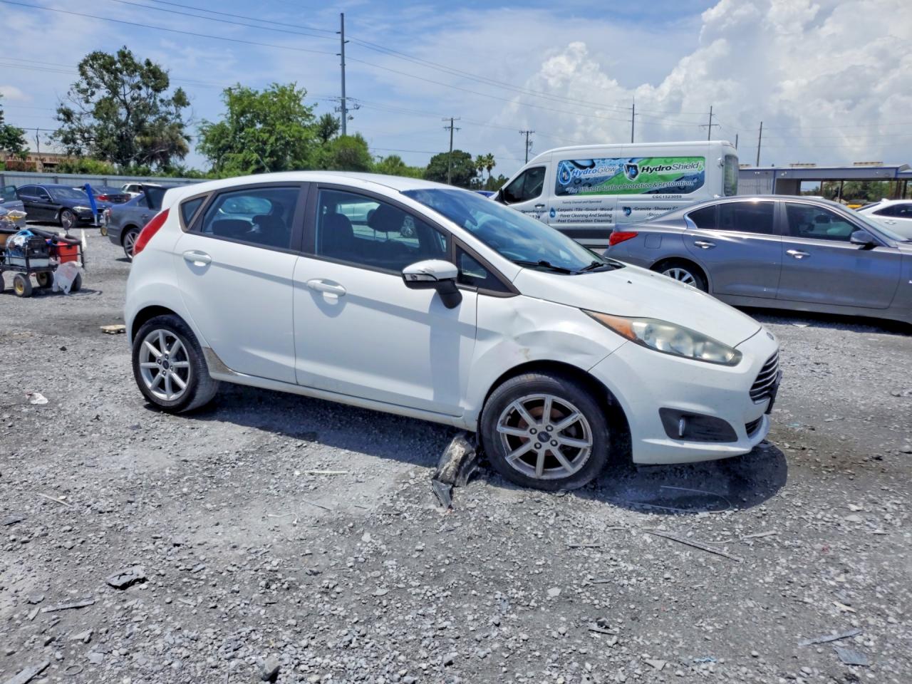 2015 Ford Fiesta Se White vin: 3FADP4EJ8FM200898
