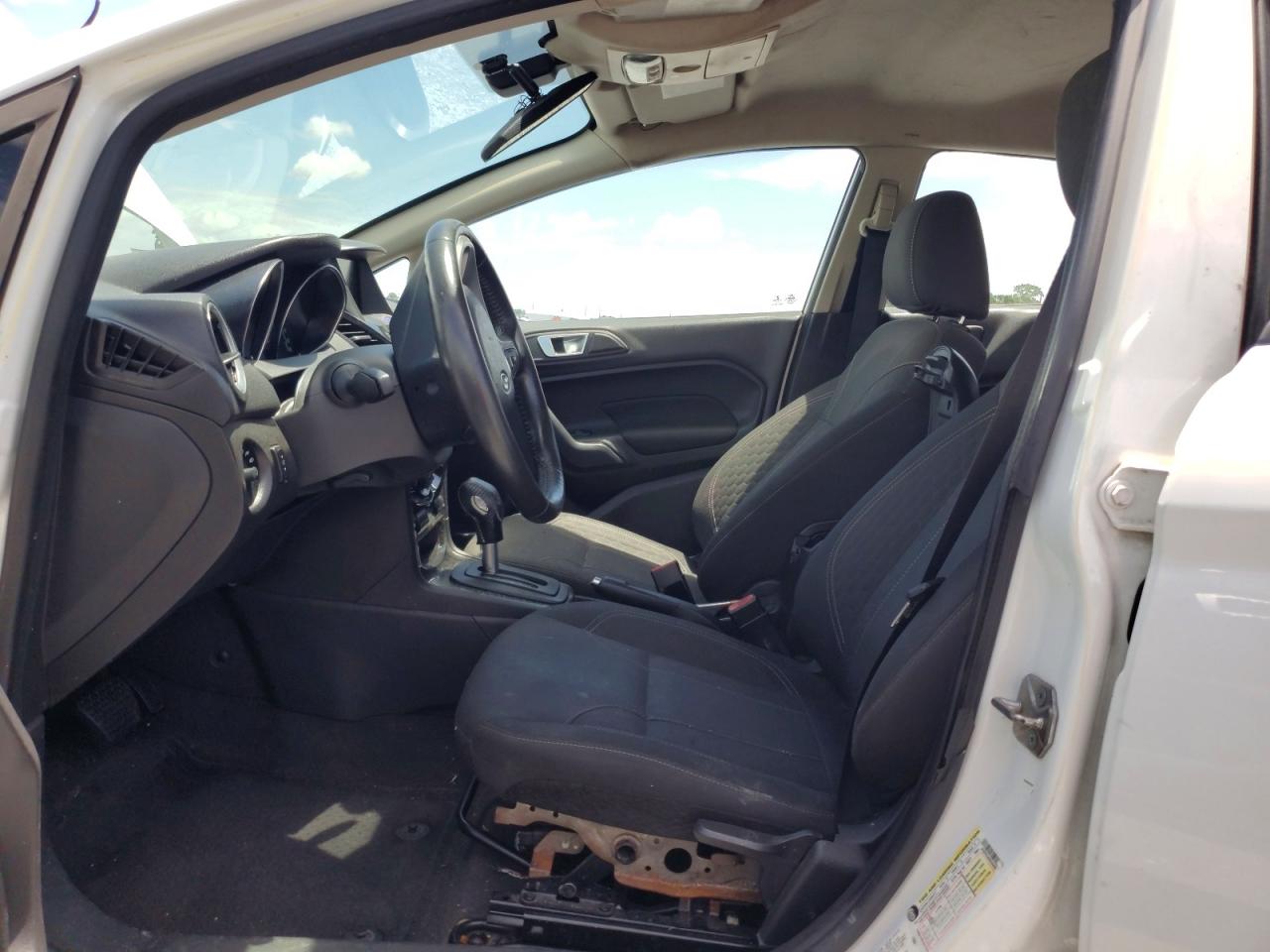 2015 Ford Fiesta Se White vin: 3FADP4EJ8FM200898