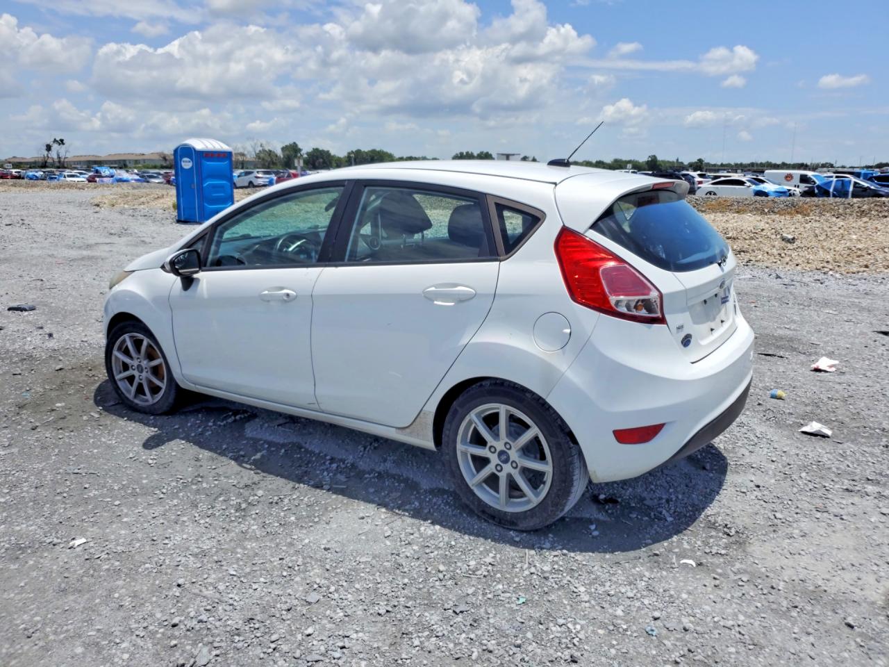 2015 Ford Fiesta Se White vin: 3FADP4EJ8FM200898