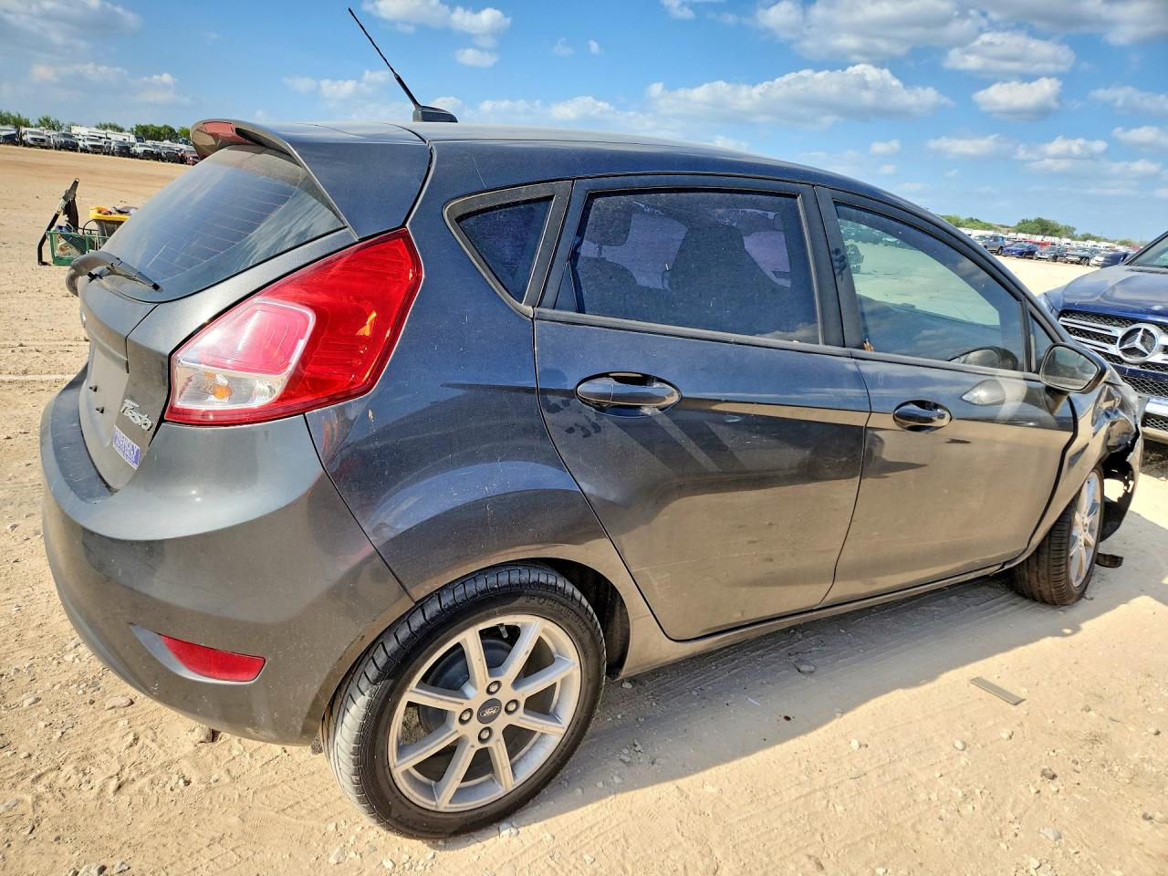 2019 Ford Fiesta Se Gray vin: 3FADP4EJ9KM165668