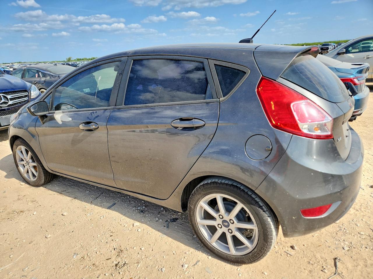 2019 Ford Fiesta Se Gray vin: 3FADP4EJ9KM165668