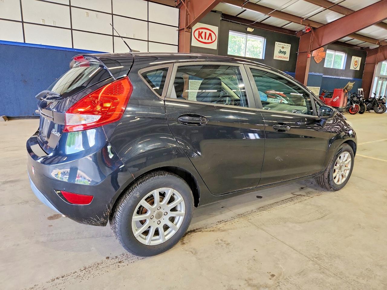 2011 Ford Fiesta Se Black vin: 3FADP4EJXBM113000