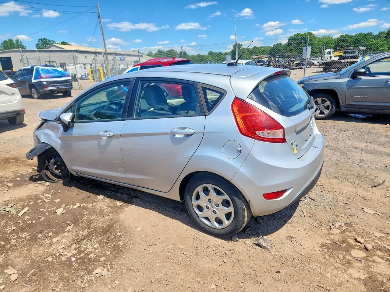 2011 Ford Fiesta Se Серебряный vin: 3FADP4EJXBM164285